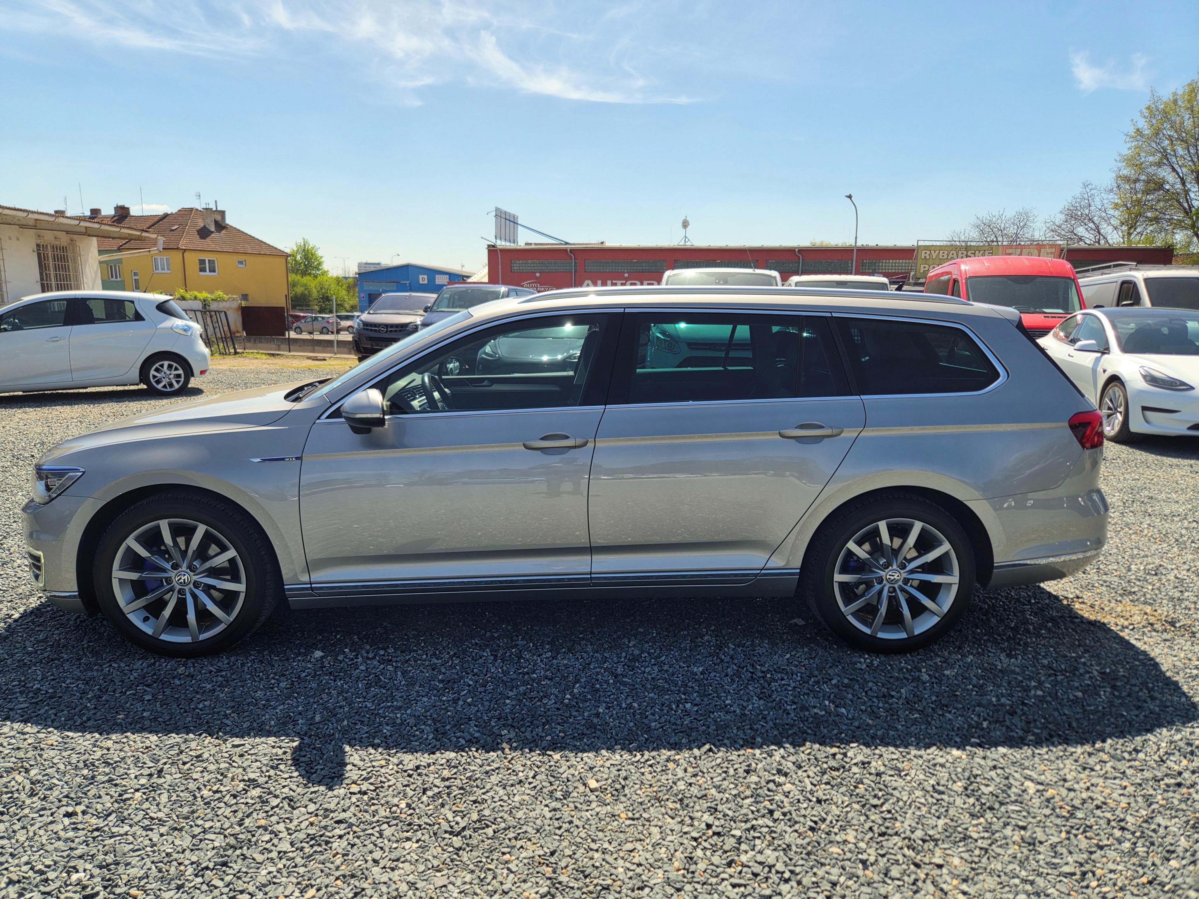 Volkswagen Passat Variant, GTE 1.4 TSI 12/2015 172TKM - fotka 4
