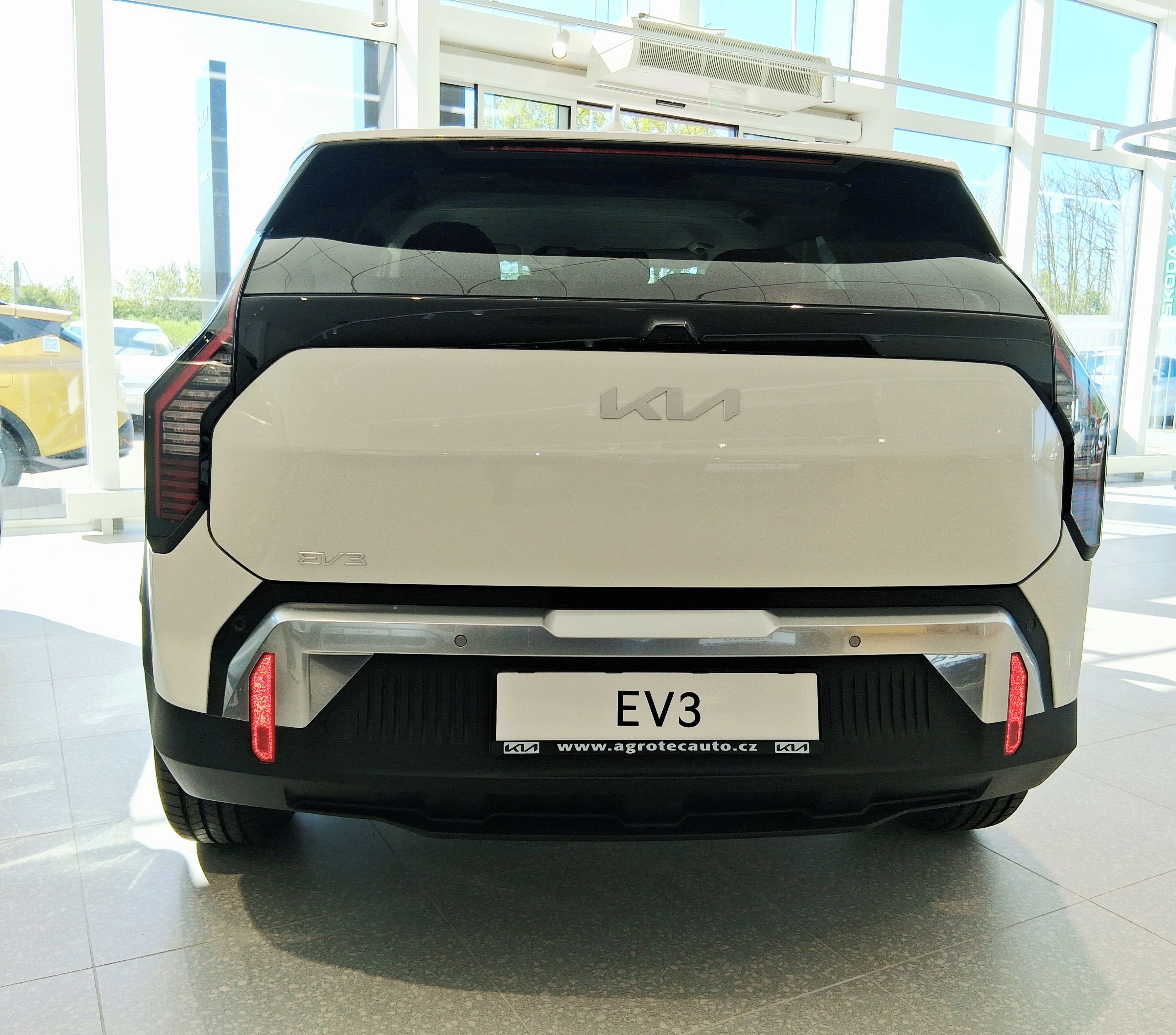 Kia EV3, 4x2 Earth 150 kW 81,4 kWh - fotka 5