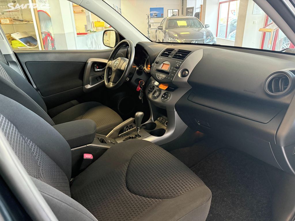Toyota Rav4, fotka 9