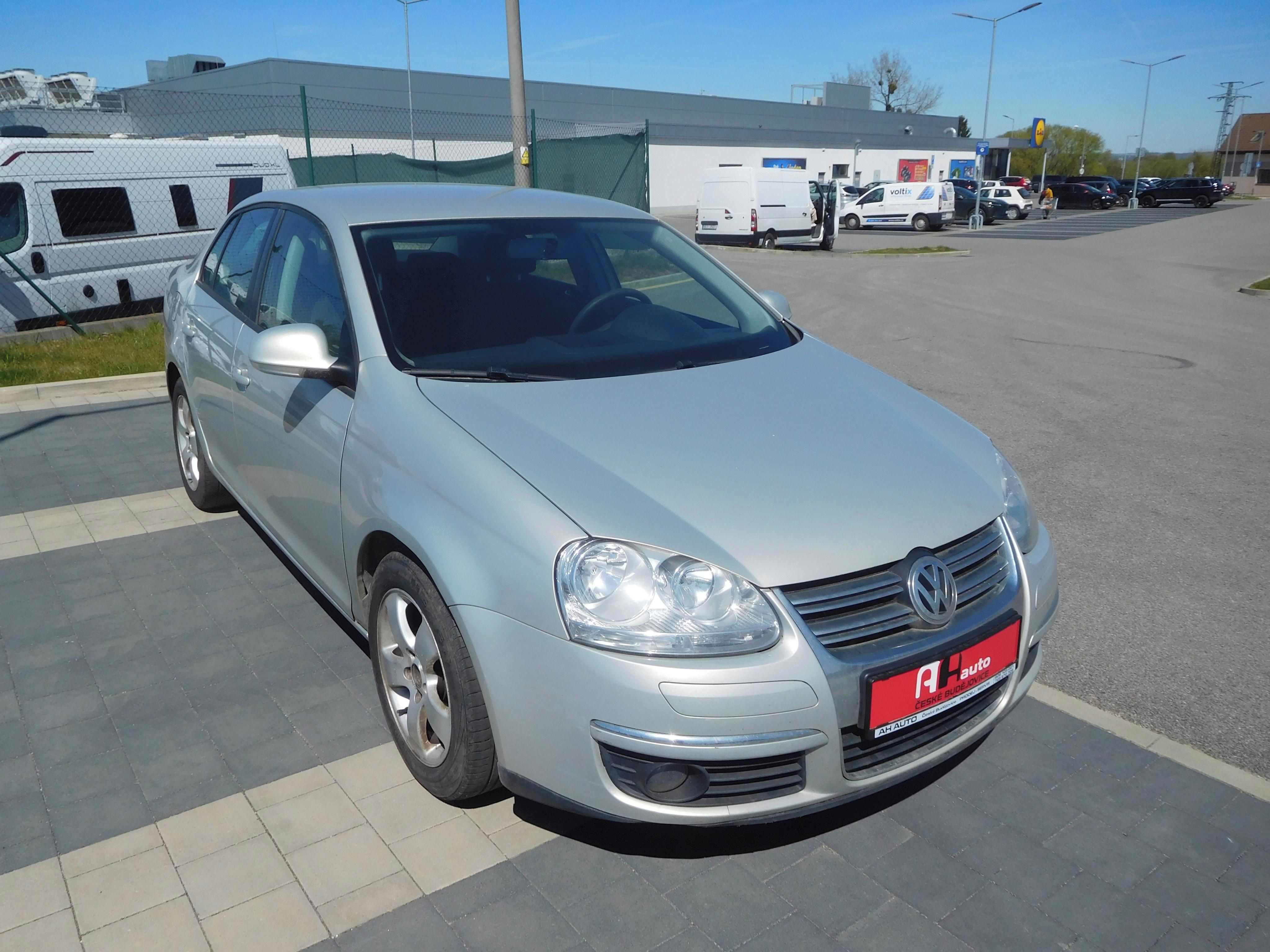 Volkswagen Jetta, 1.6MPi 75 kW, Aut. Klima - fotka 2