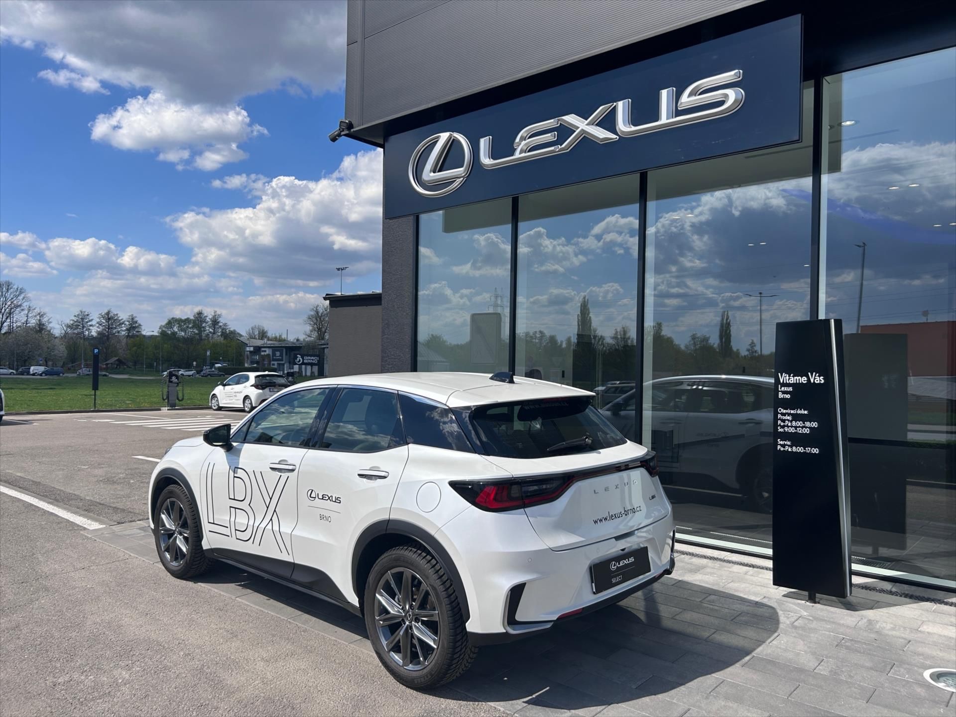 Lexus LBX, 1,5   Elegant Tech Black - fotka 5