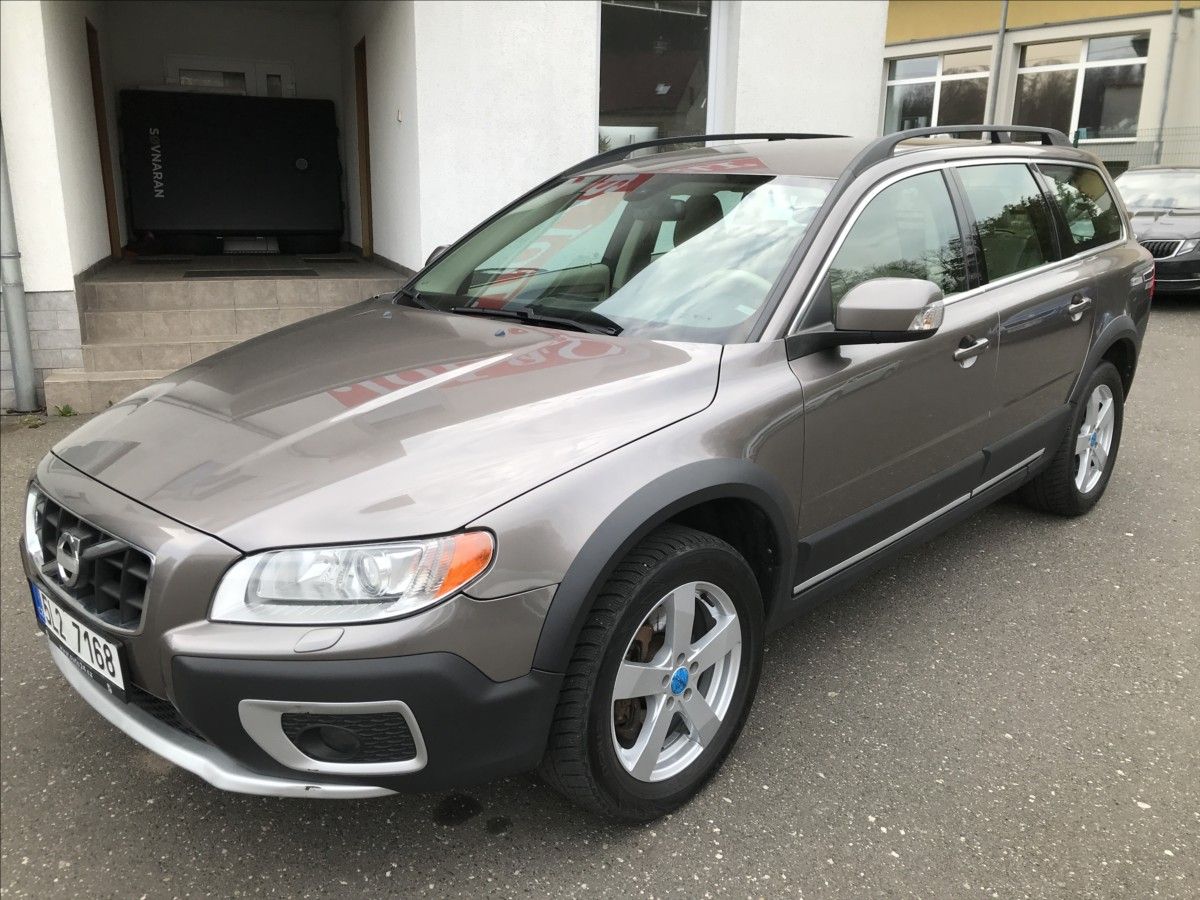 Volvo XC70, 2,4 D5 AWD 6MT - fotka 3