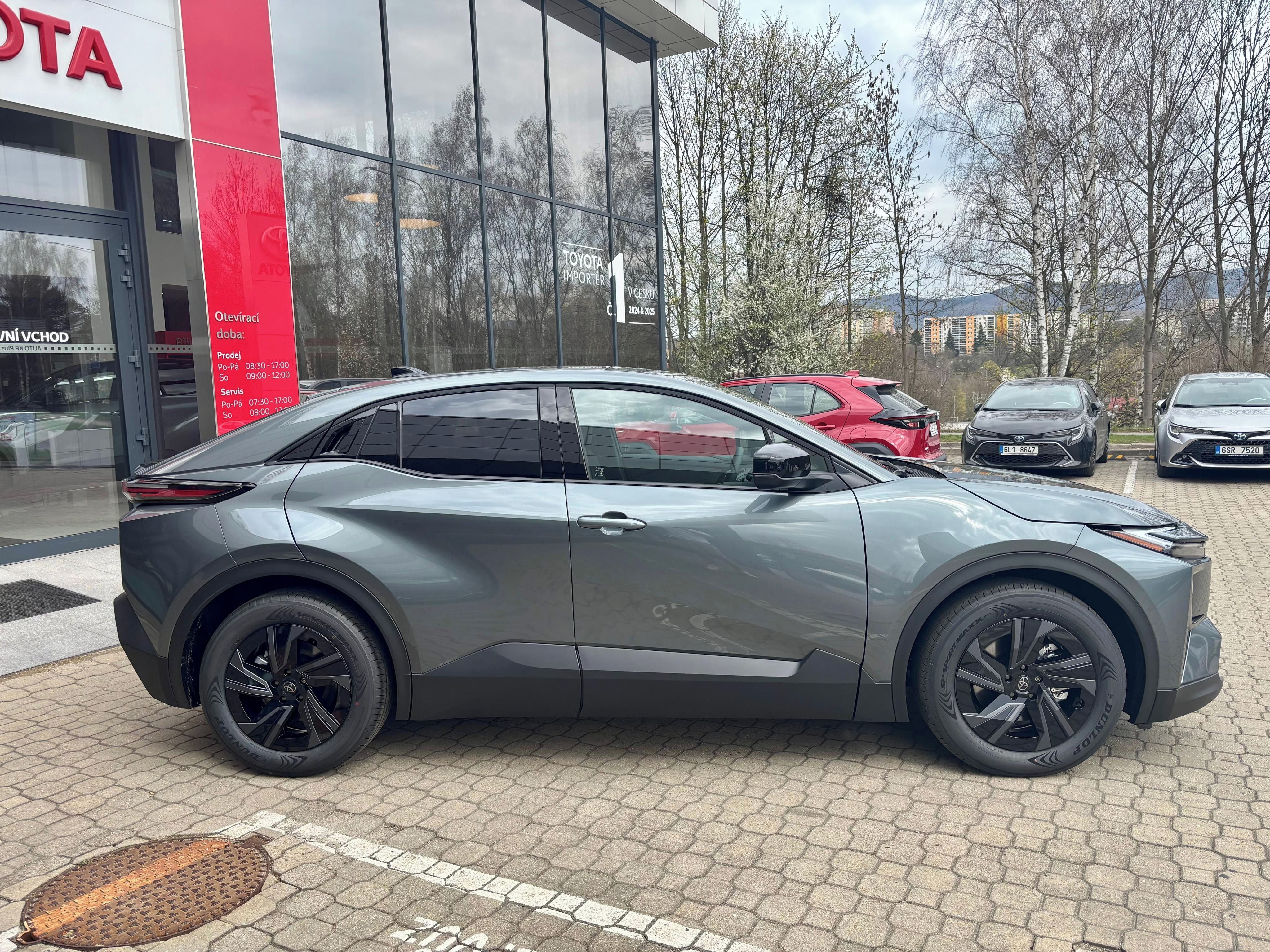 Toyota C-HR, +, 224k Style - fotka 3