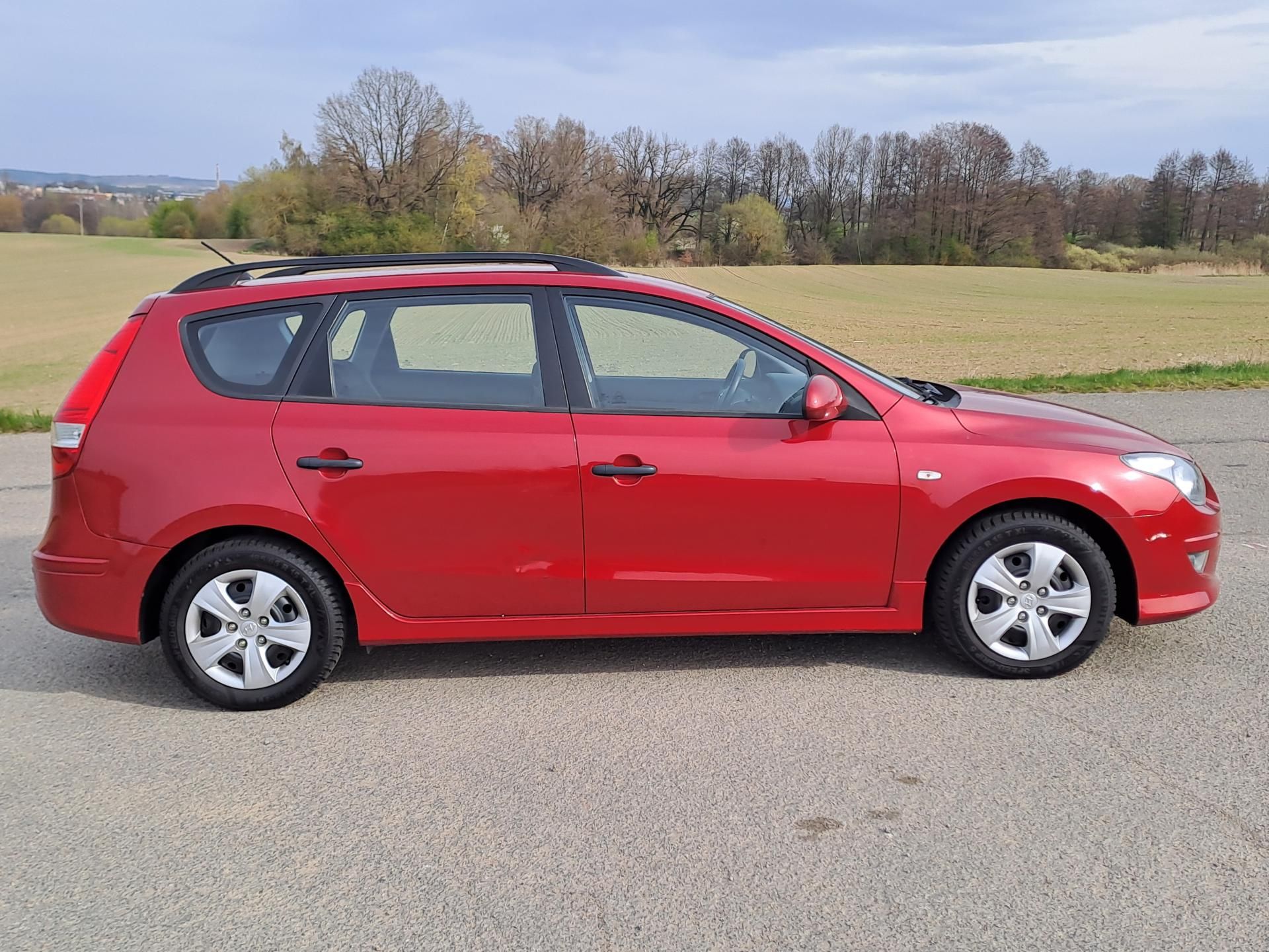 Hyundai i30, 1.4i DOLOŽENÉ KM - fotka 4