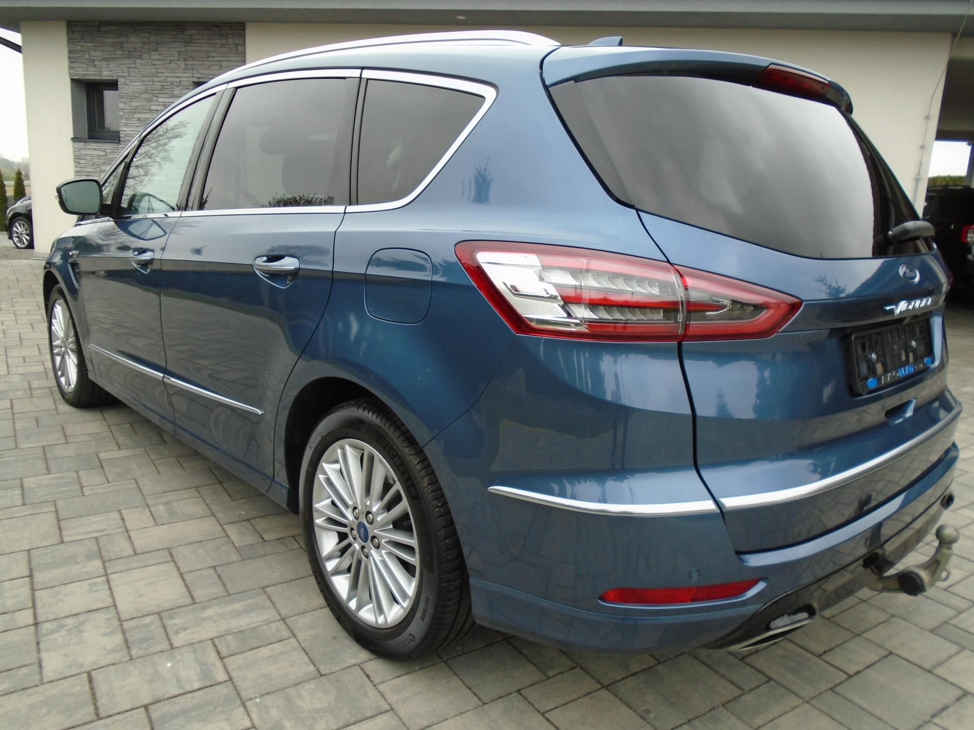 Ford S-MAX, 2,0EcxoBlue 140kW 8A Vignale - fotka 3