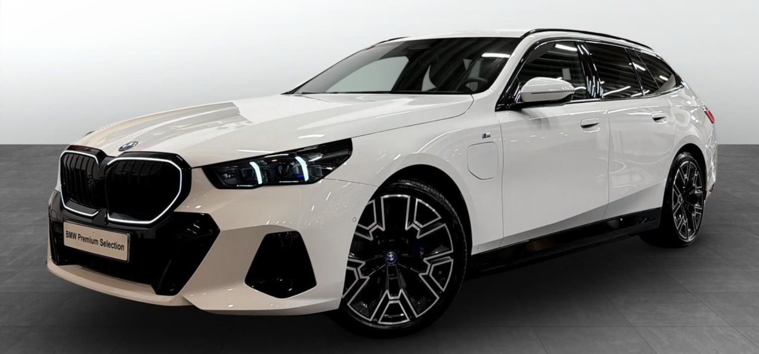 BMW Řada 5, 550e AWD Touring MSport B&W