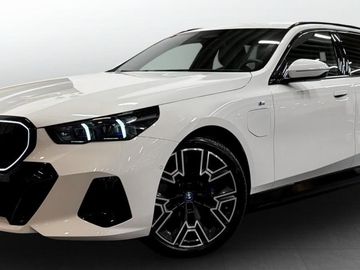 550e AWD Touring MSport B&W