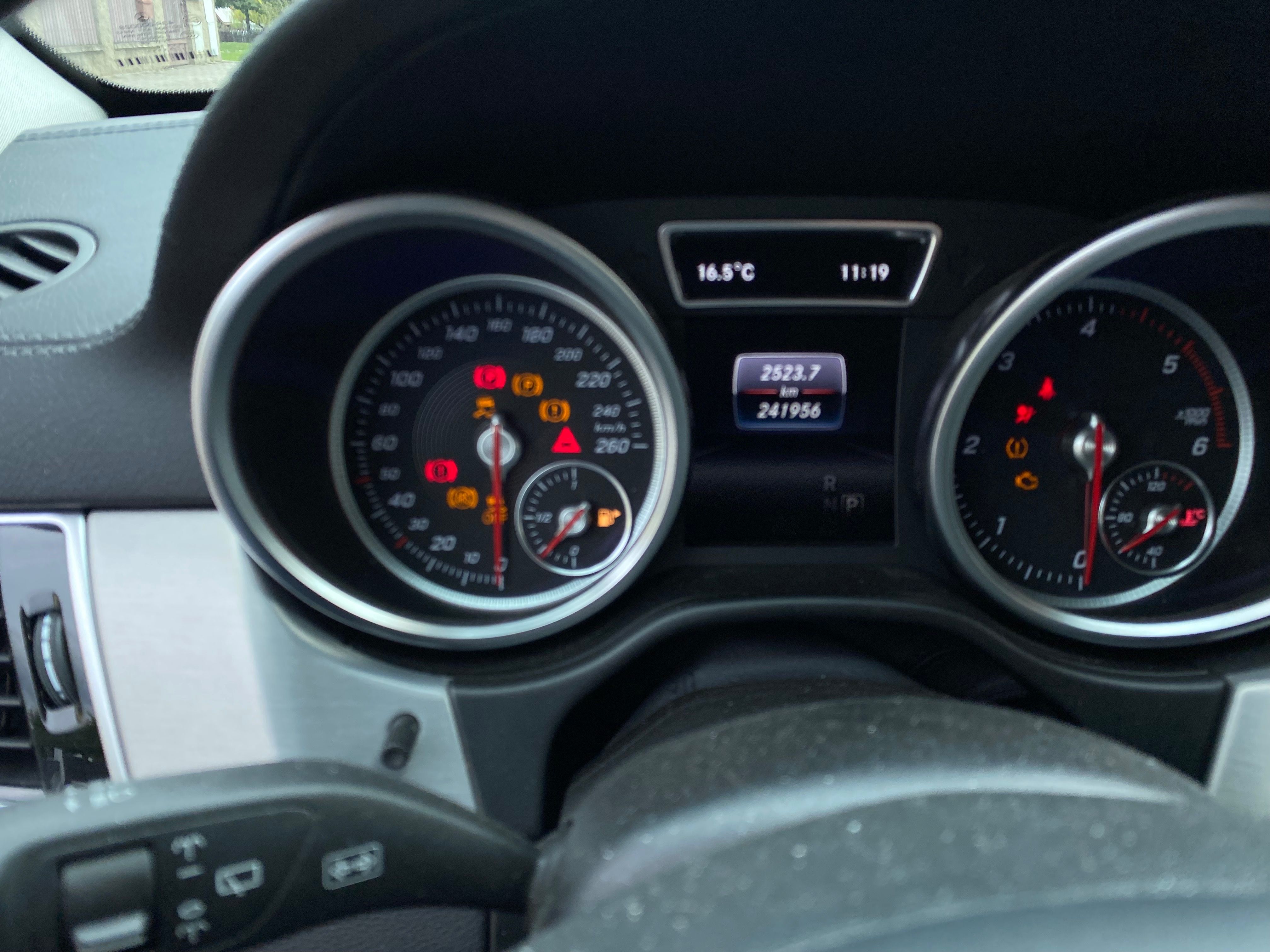 Mercedes-Benz GLE, 190kW, DPH, koule, nebourané - fotka 4