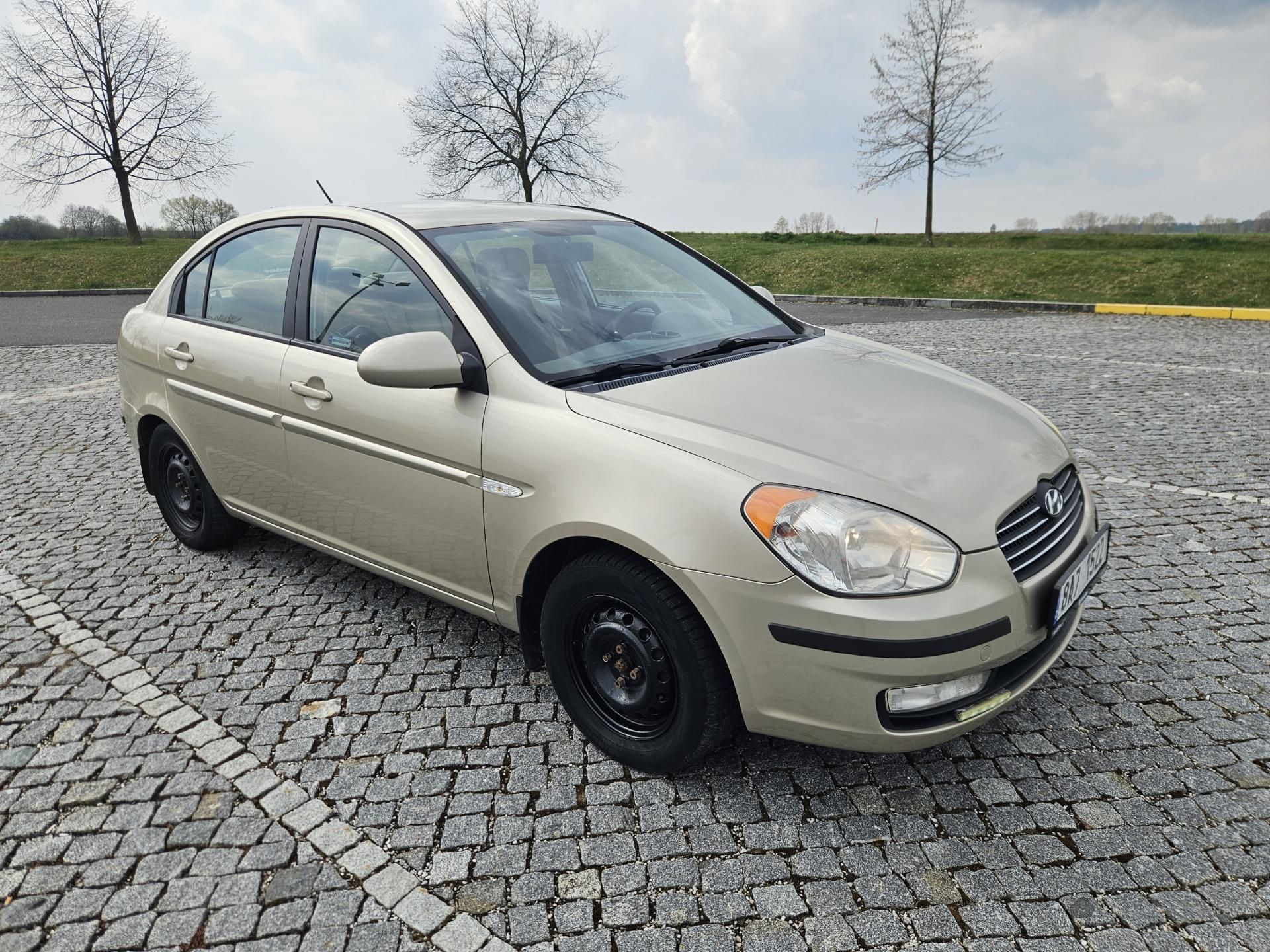 Hyundai Accent, 1.5CRDI VELMI PĚKNÝ, SPLÁTKY - fotka 4