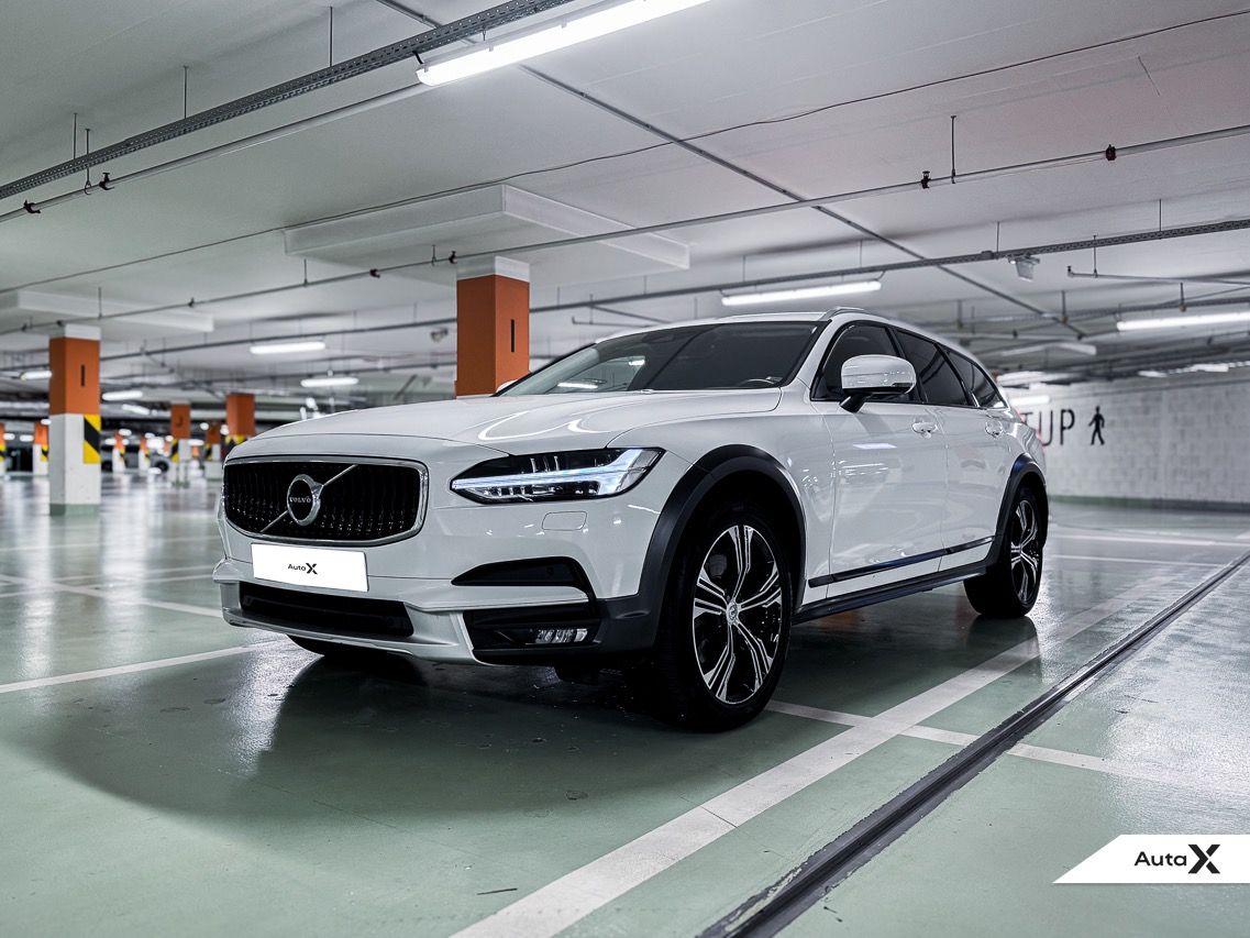 Volvo V90, Cross Country D4 AWD 140 kW - fotka 2