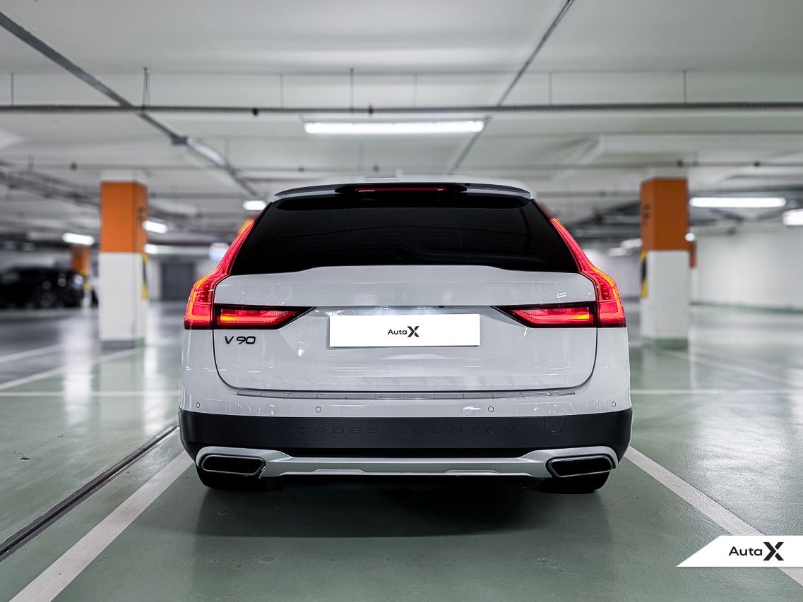 Volvo V90, Cross Country D4 AWD 140 kW - fotka 6