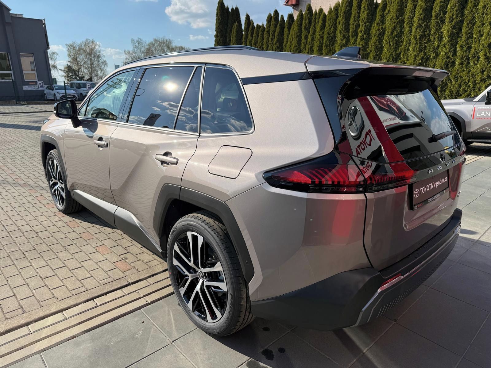 Toyota Rav4, 2.5HEV 4x4 194PS Executive - fotka 6