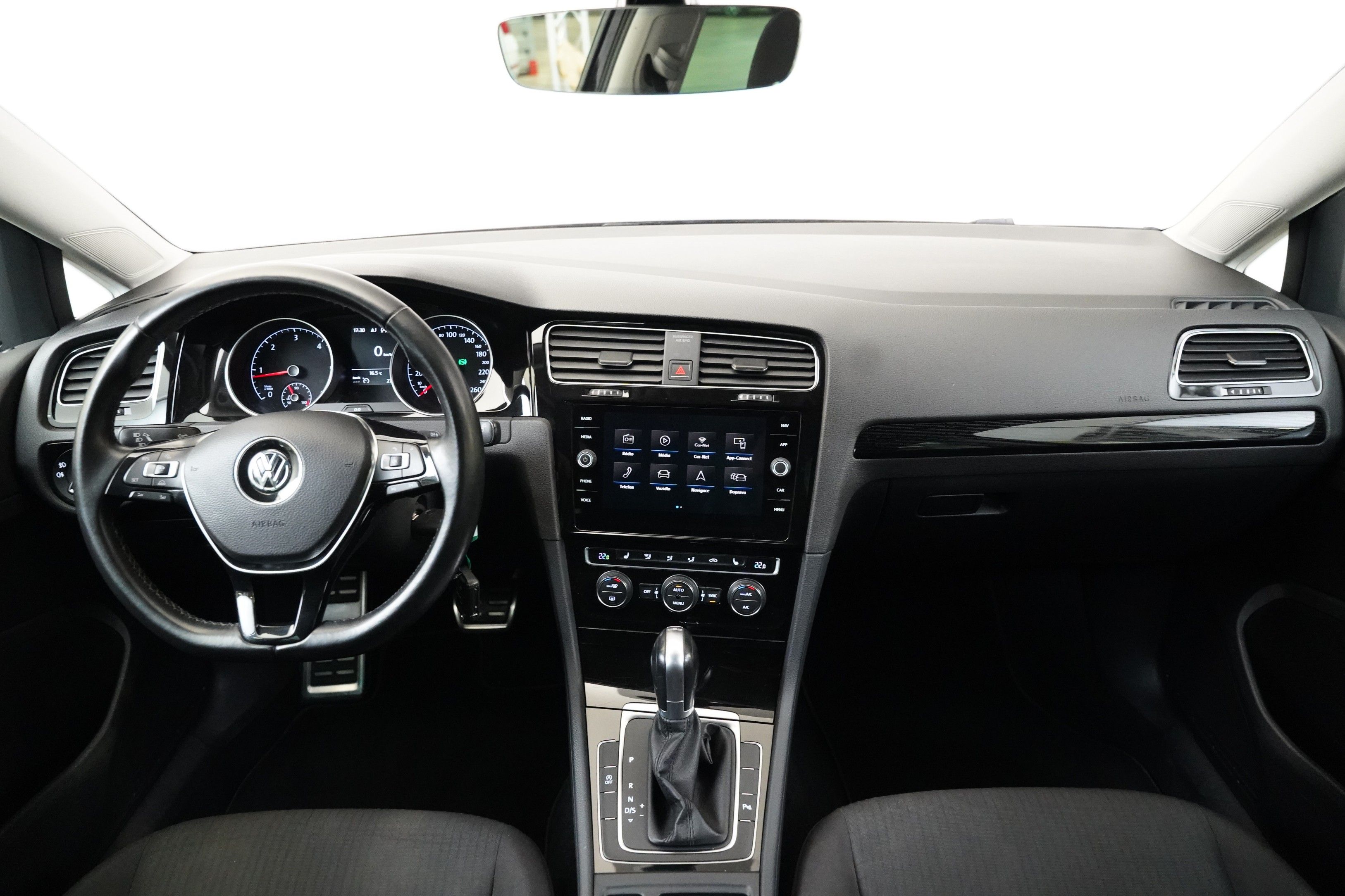 Volkswagen Golf, 1.6 TDI 85 kW Sound - fotka 5