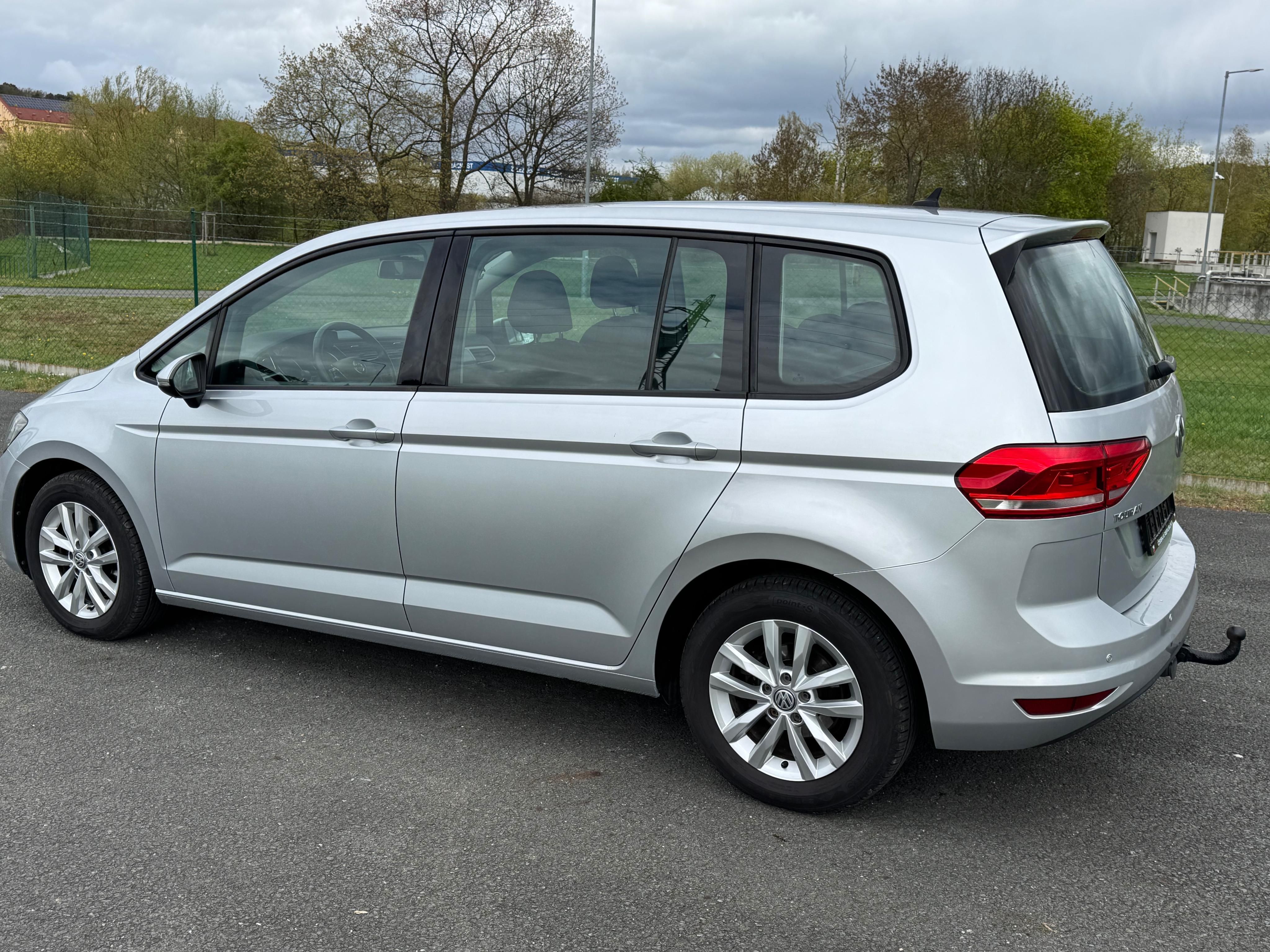 Volkswagen Touran, 1.6TDI 7 MÍSTNÉ TOP STAV - fotka 4