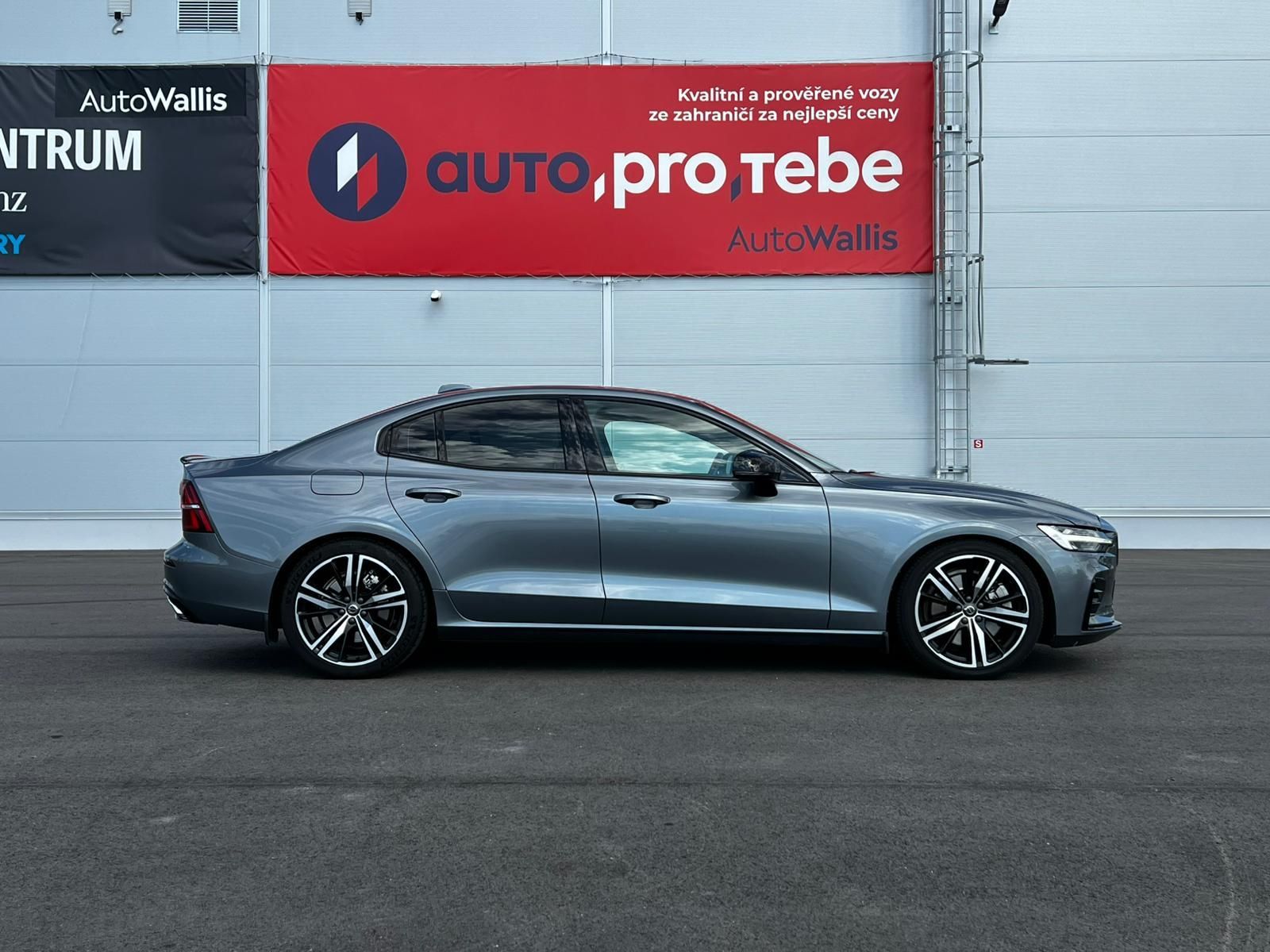 Volvo S60, 2.0T5 184kW Aut. R-Desing - fotka 3