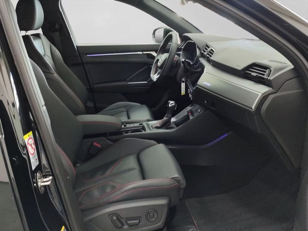 Audi Q3, 40 TDI quattro  2x S LINE - fotka 4