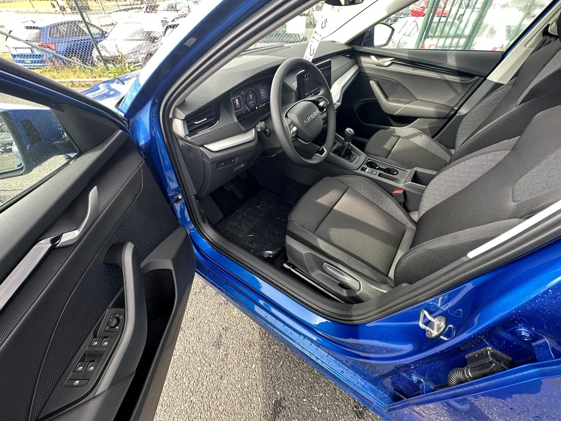 Škoda Octavia, ESSENCE + dovýbava *295 - fotka 6