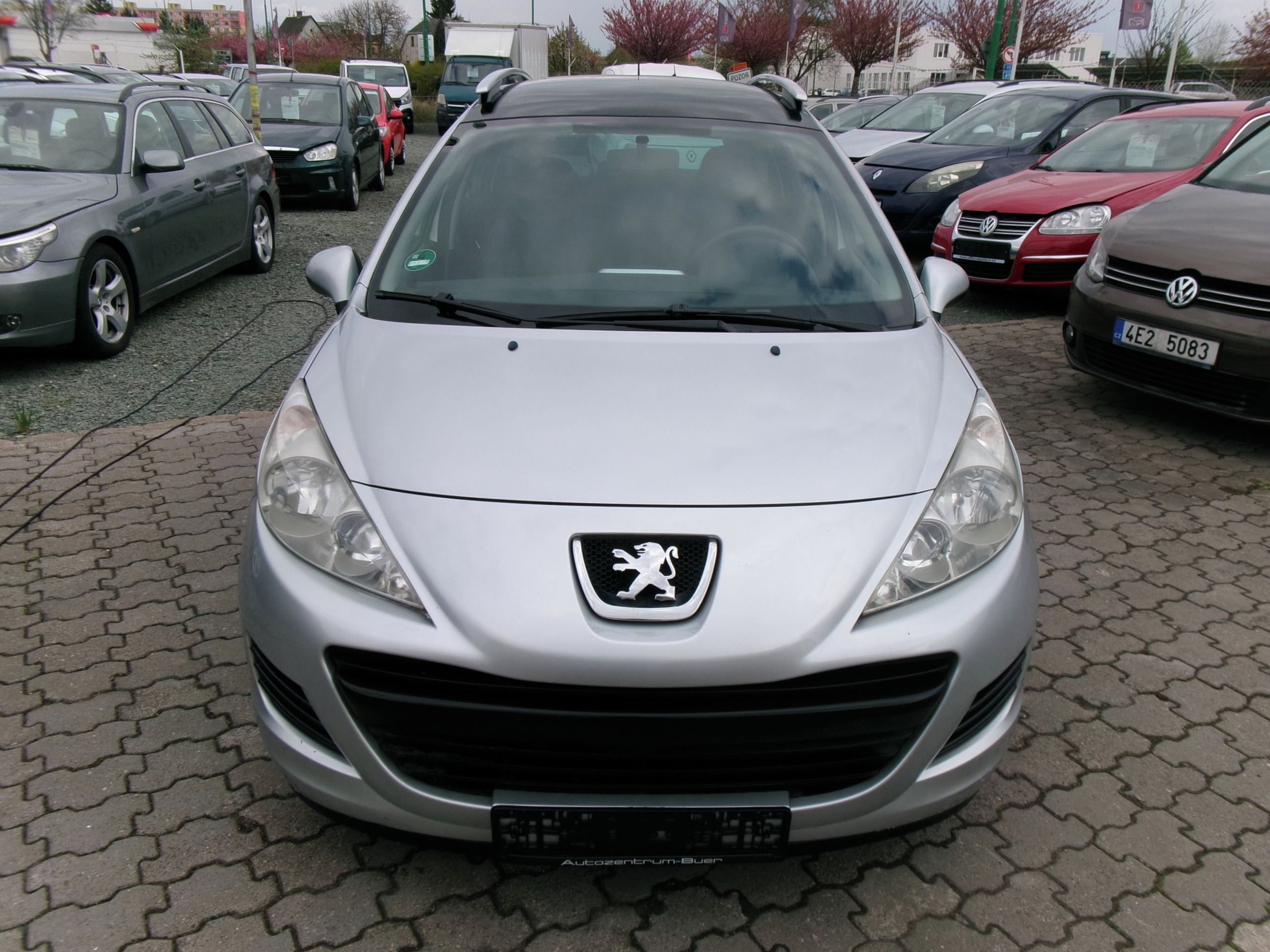 Peugeot 207, 1.4i 70kw,Panorama,serviska - fotka 2