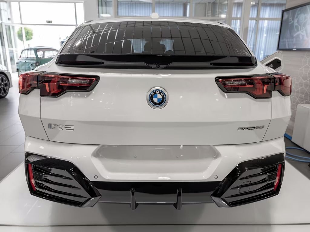 BMW iX2, IX2 eDrive 20 M-Sport LED - fotka 3