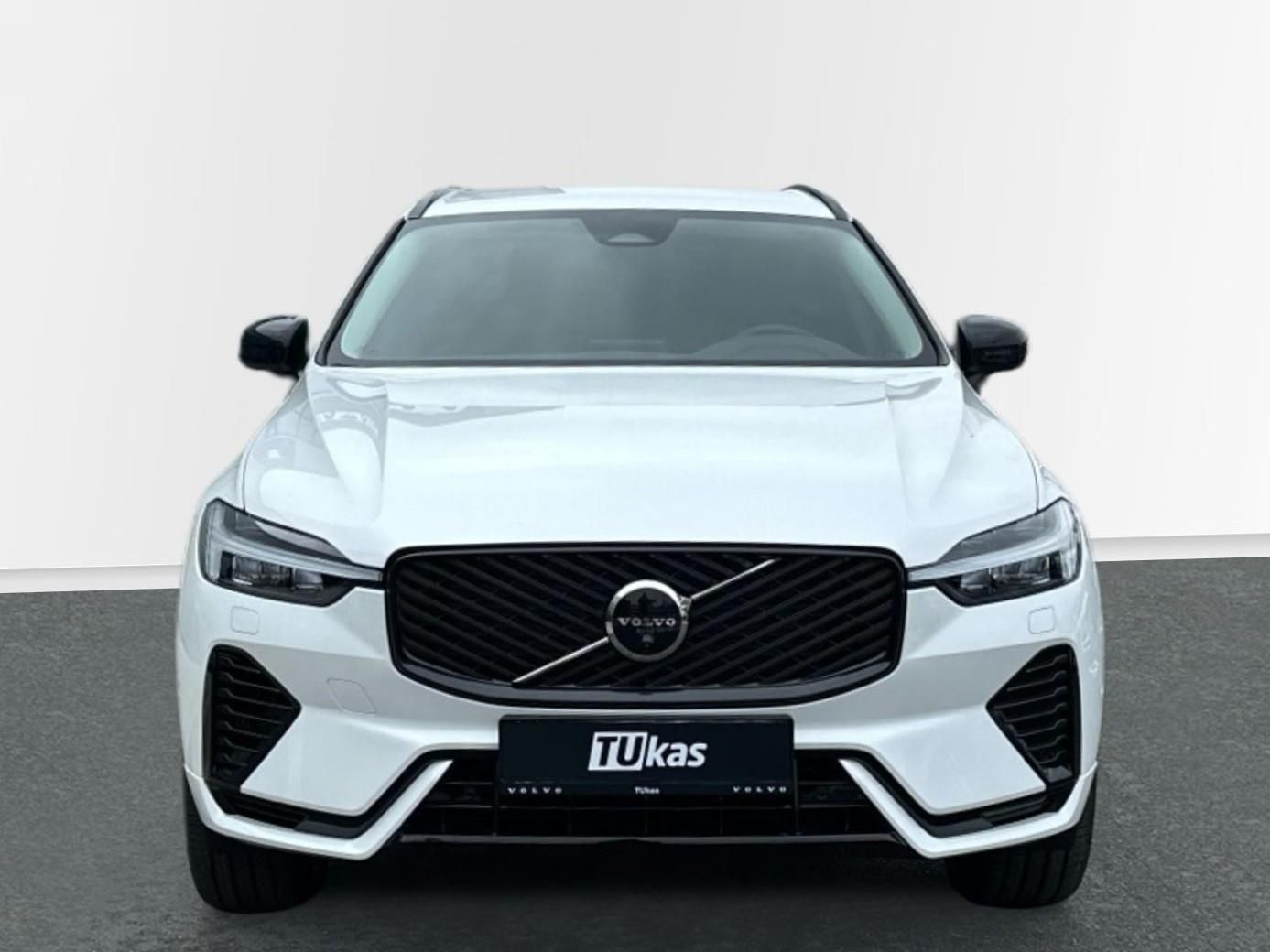 Volvo XC60, 2.0T6 AWD 293kW 4x4  PLUS DARK - fotka 3