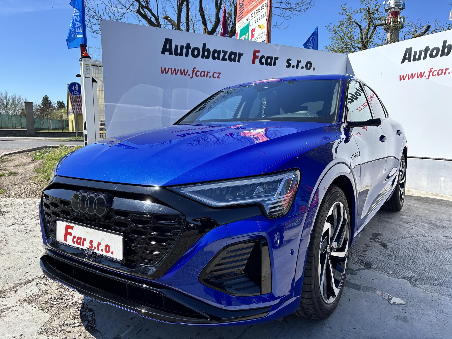 Audi Q8 e-tron, S-Line 55 300kW 114kWh Matrix - fotka 3