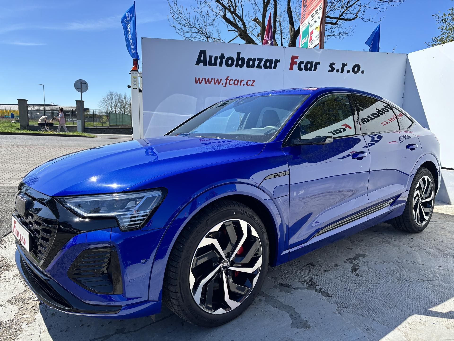 Audi Q8 e-tron, S-Line 55 300kW 114kWh Matrix - fotka 5
