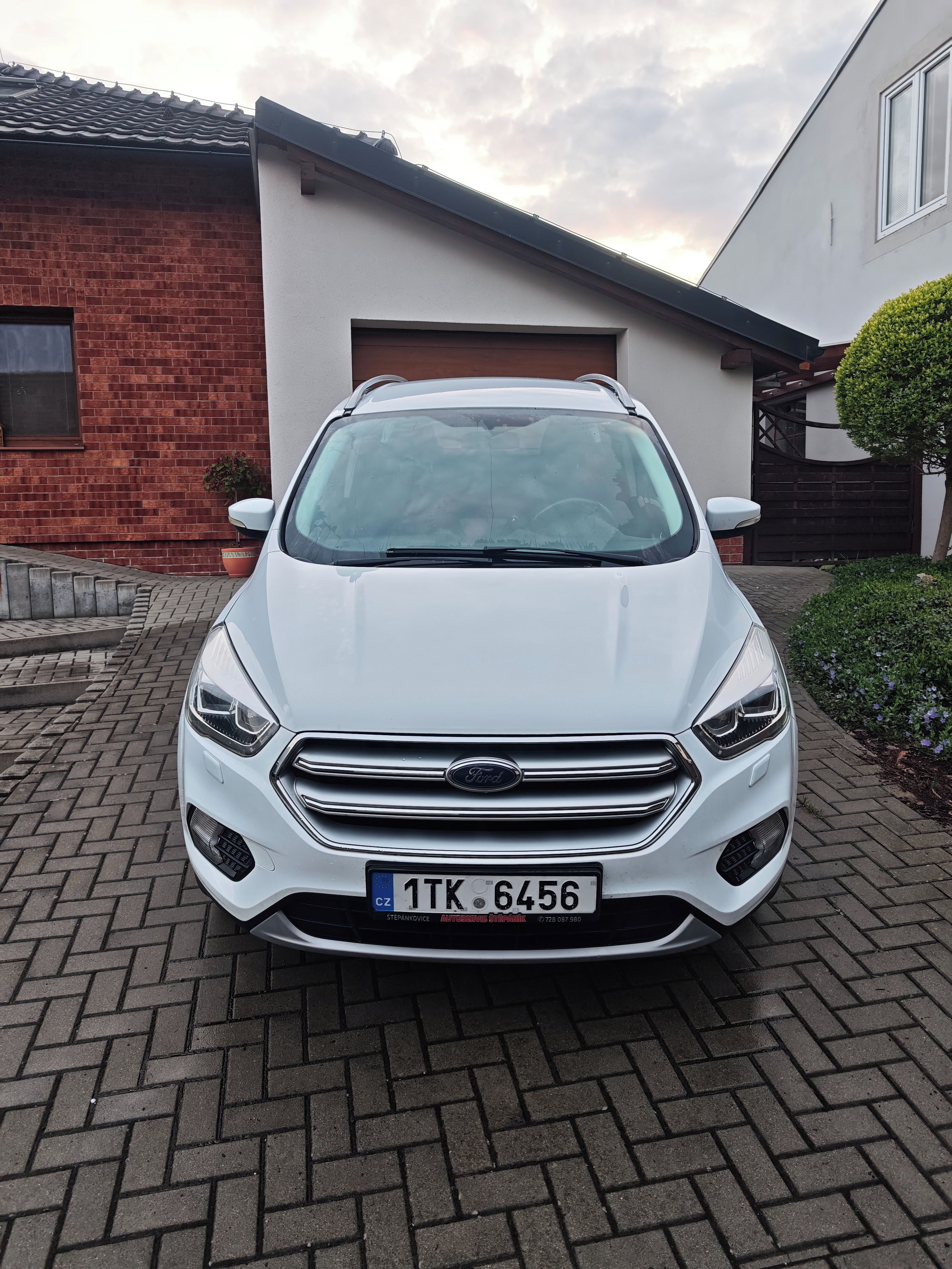 Ford Kuga, 1.5 ecoboost, 88kW, k opravě - fotka 3