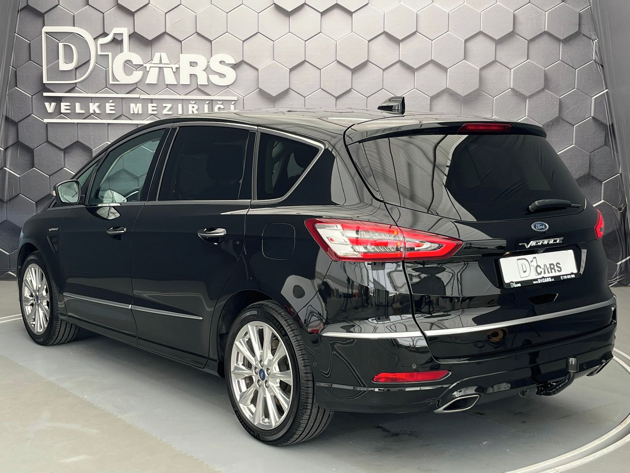 Ford S-MAX, 2,5 FHEV Vignale 140KW  7 míst - fotka 2