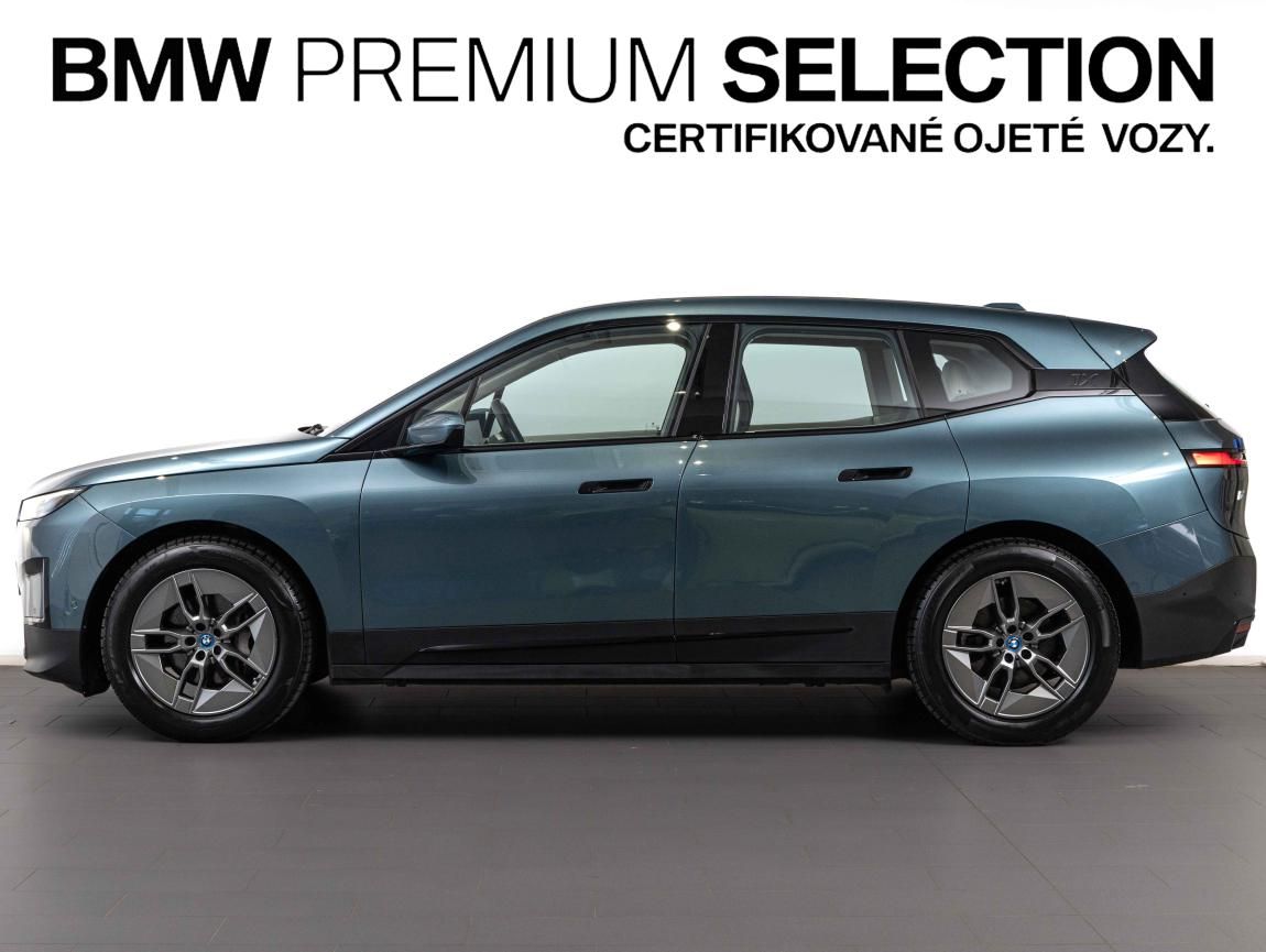 BMW iX, xDrive50 - fotka 2