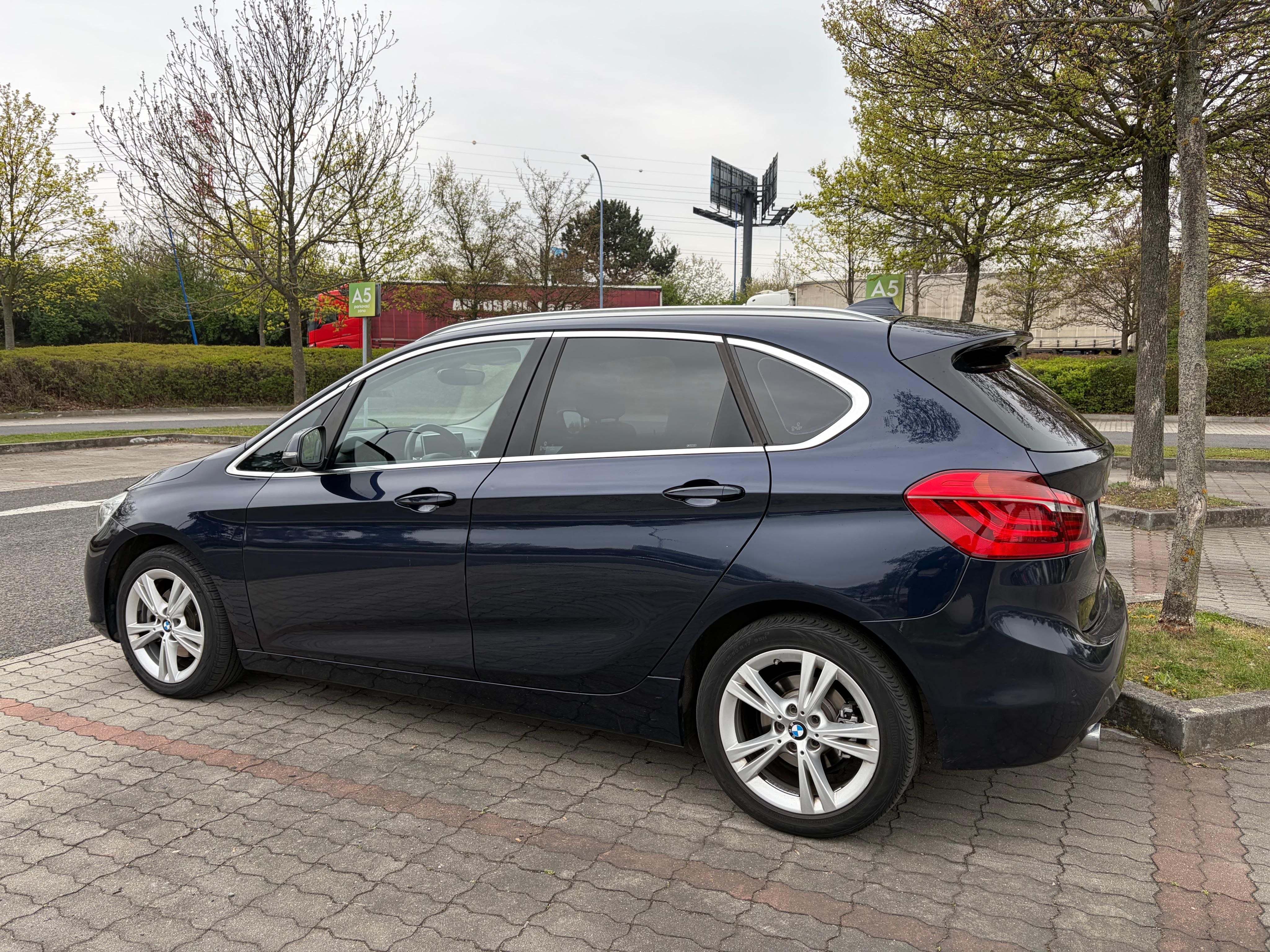 BMW Řada 2, BMW 218d Active Tourer (F45) - fotka 6