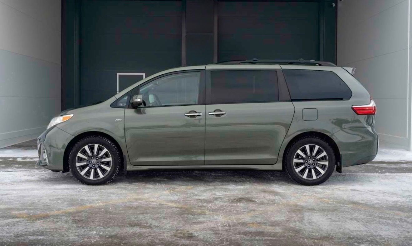 Toyota Sienna, 3.5L 4x4 XLE - fotka 2