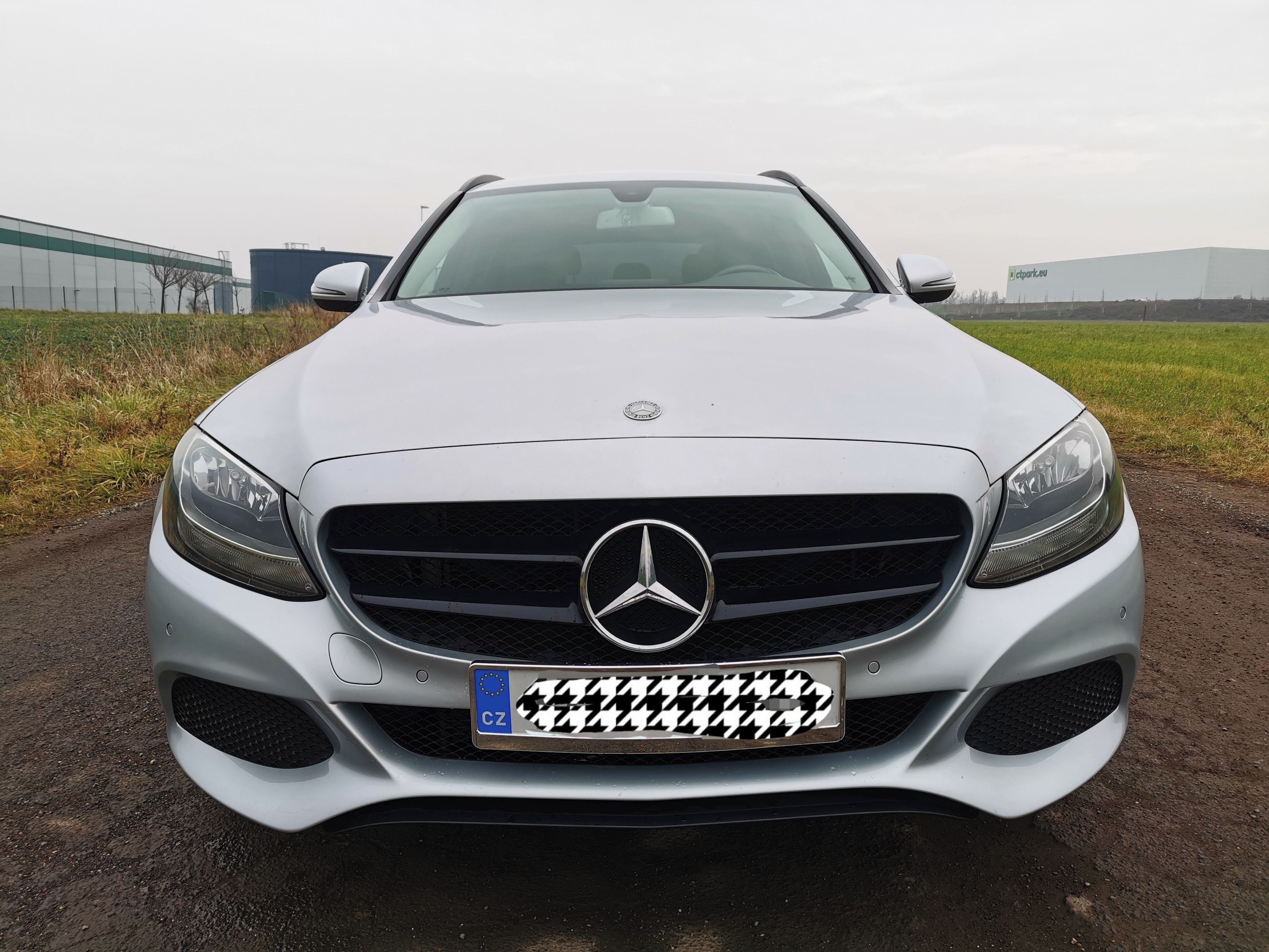 Mercedes-Benz Třídy C, C200 Bluetec - fotka 2