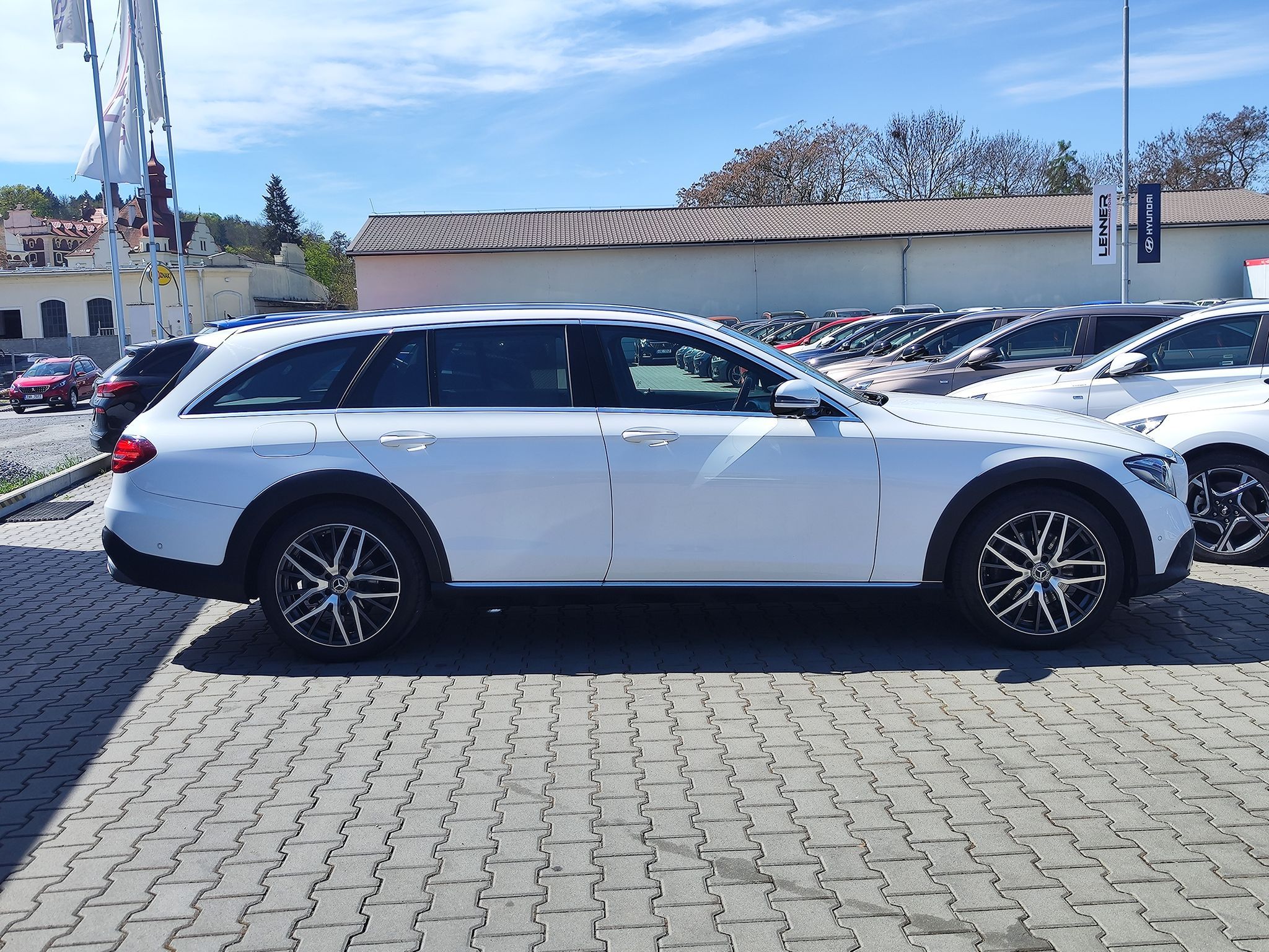 Mercedes-Benz Třídy E, E220d/143kW 4MATIC All-Terrain - fotka 4