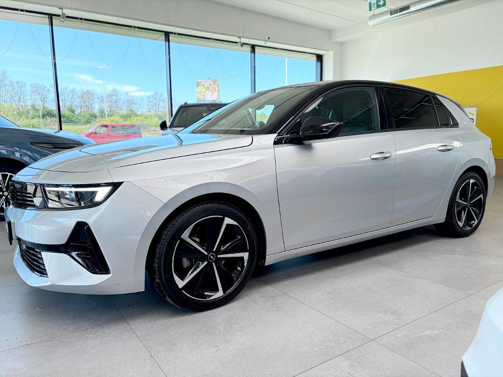 Opel Astra, GS Line 1,2 Turbo AT8 - fotka 2