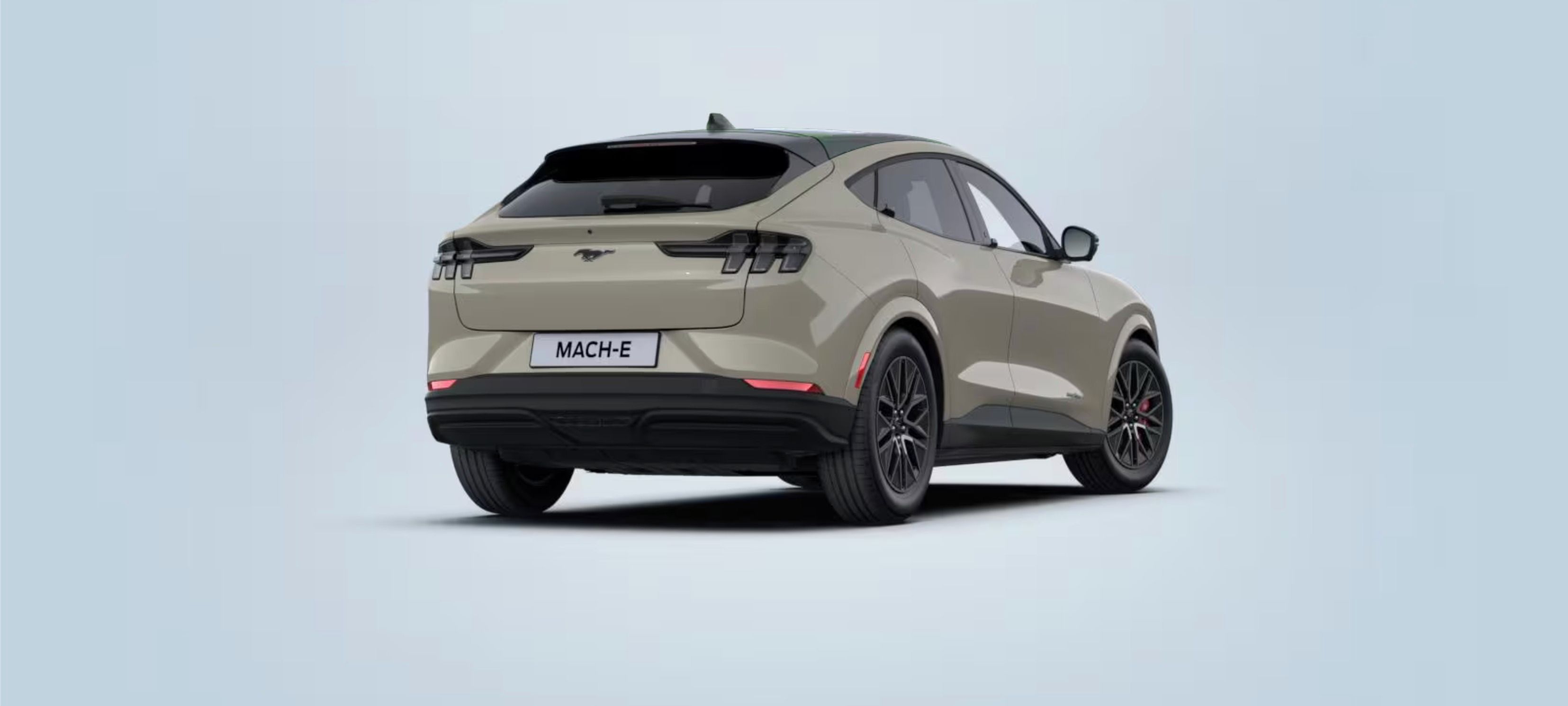 Ford Mustang Mach-E, Premium 88 kWh (203 kW/276 k) - fotka 3