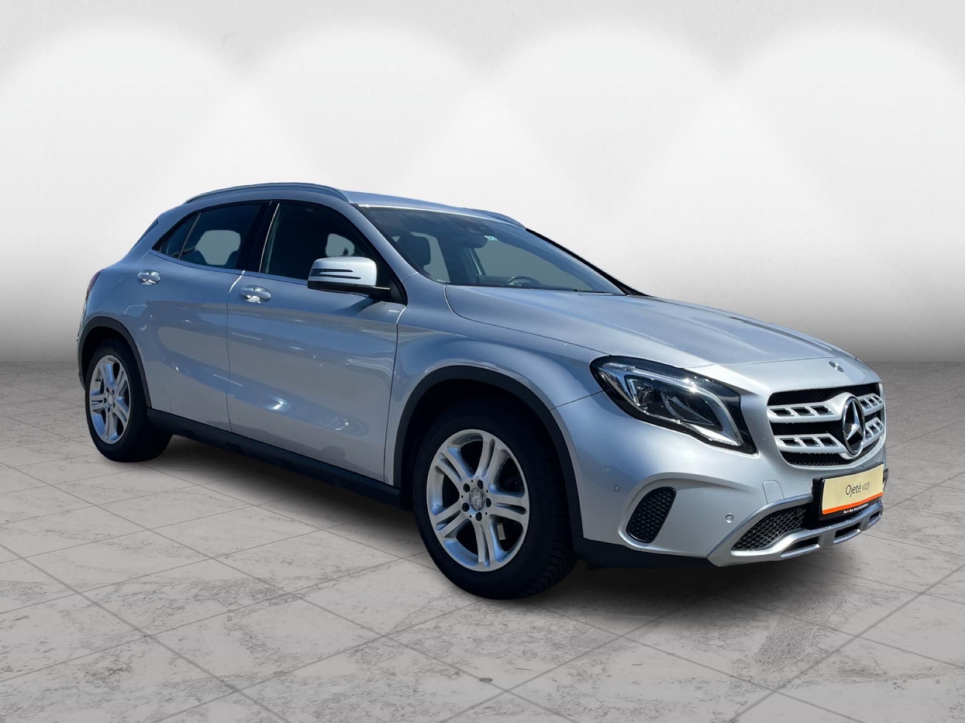 Mercedes-Benz GLA, 180 i - fotka 6