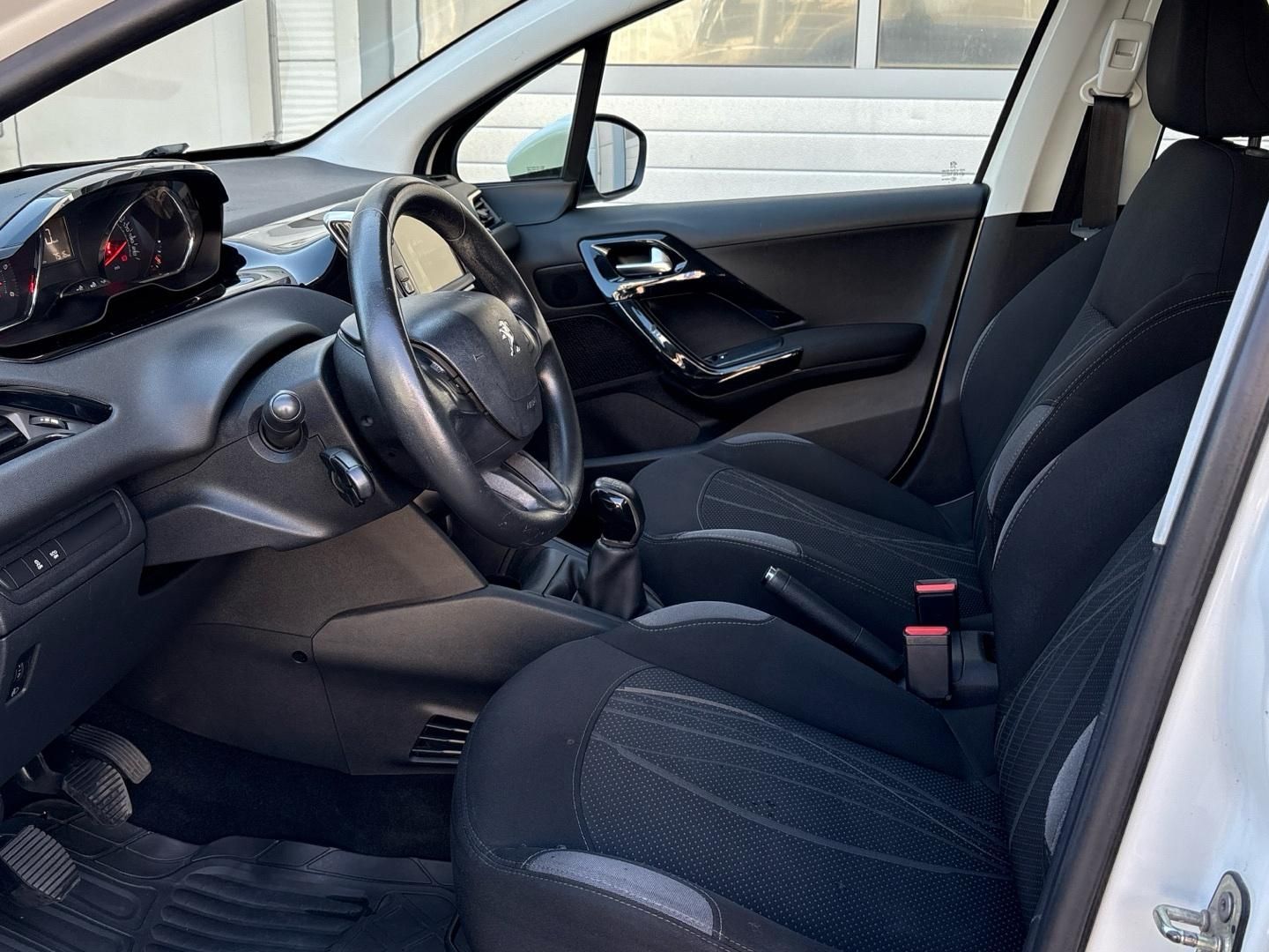 Peugeot 208, 1.6 e-HDI - fotka 6