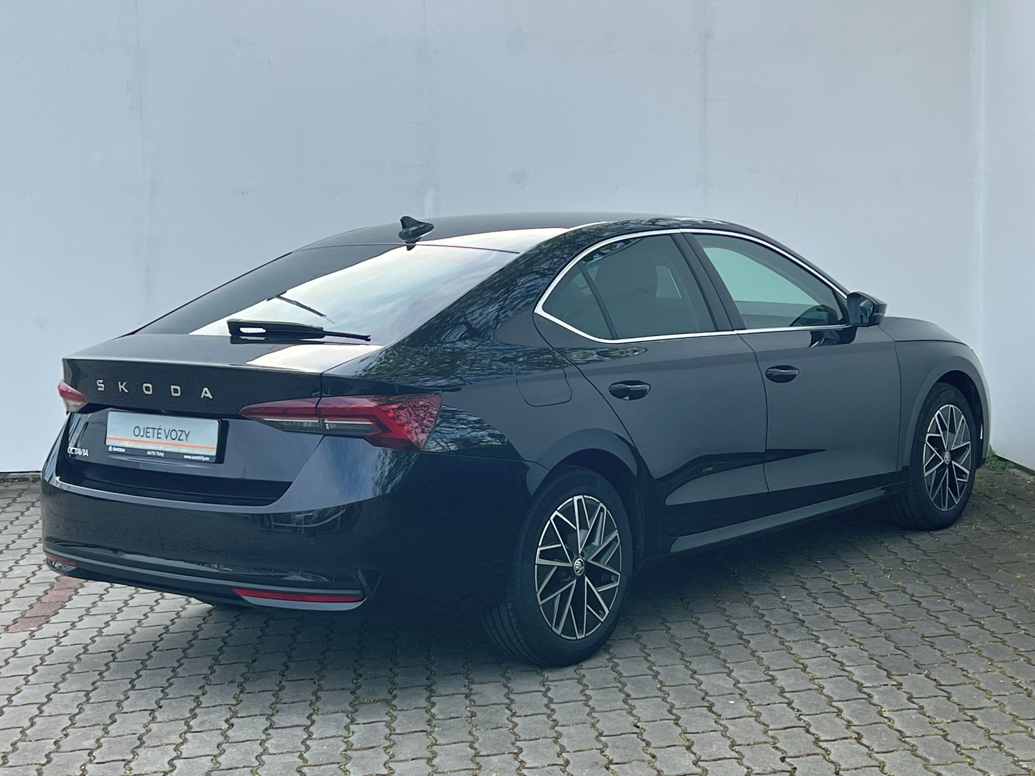 Škoda Octavia, 2.0TDI 110kW DSG First Edition - fotka 5