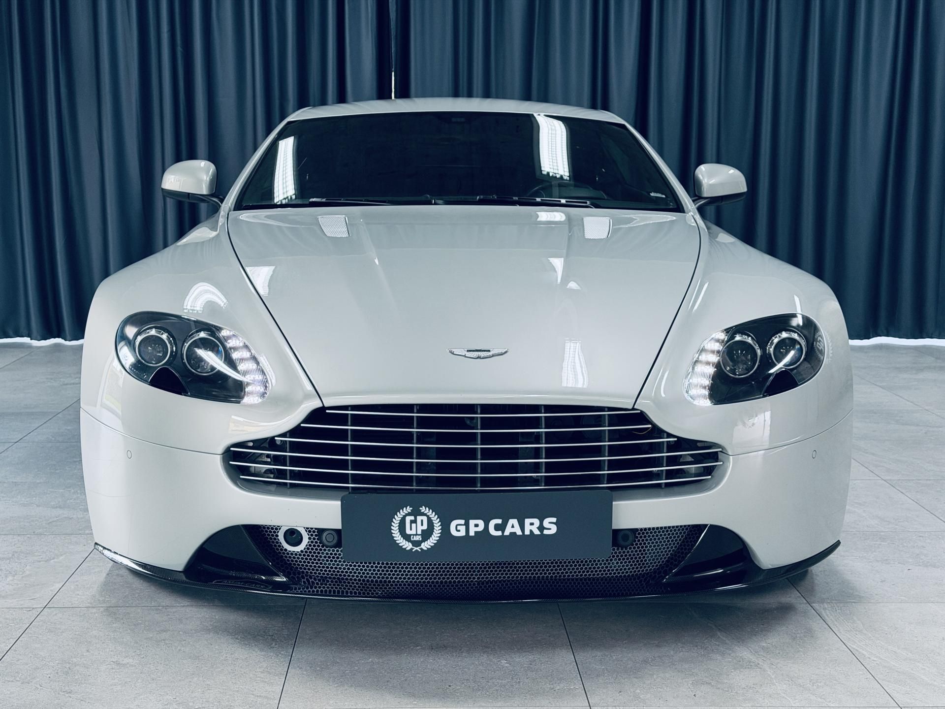 Aston Martin V8 Vantage, 4.7L V8 - fotka 2