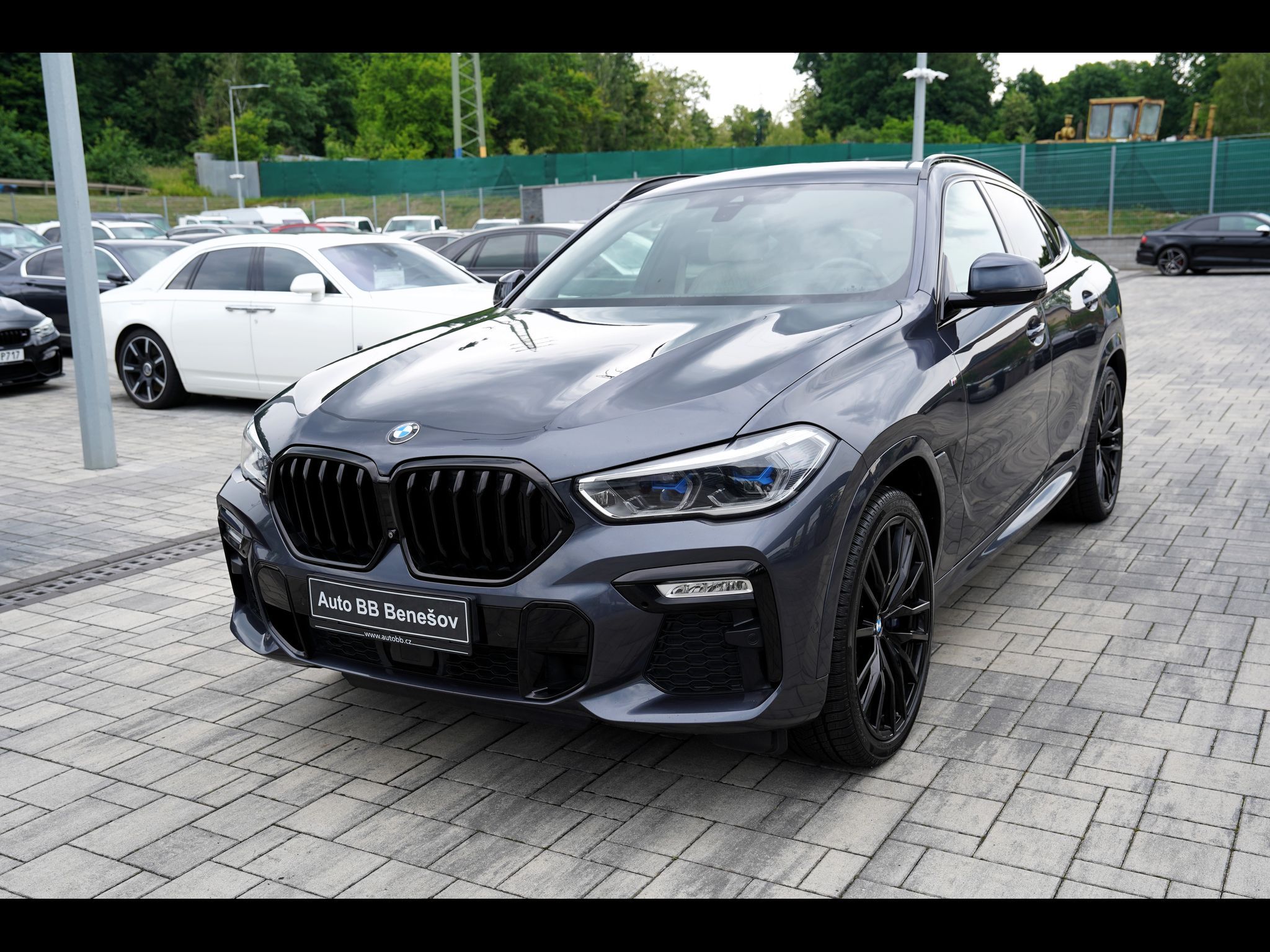 BMW X6, M50i xDrive Lasery, ČR, 530PS - fotka 2