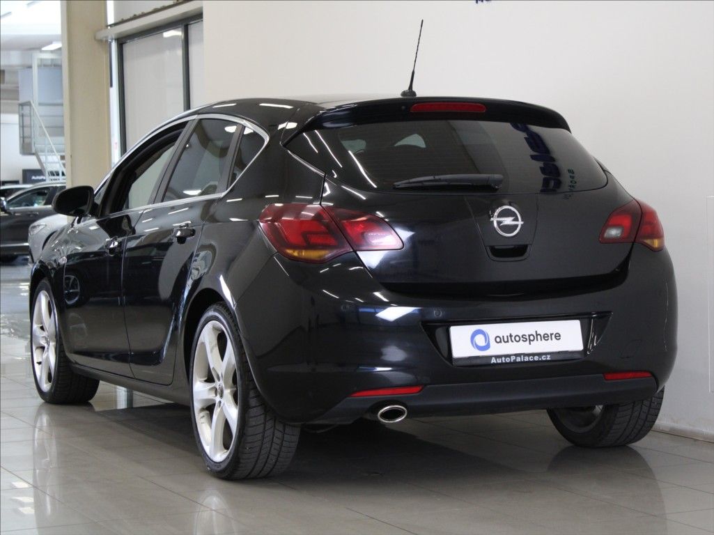 Opel Astra, 2,0 CDTi 118kW ST 180tkm. - fotka 3