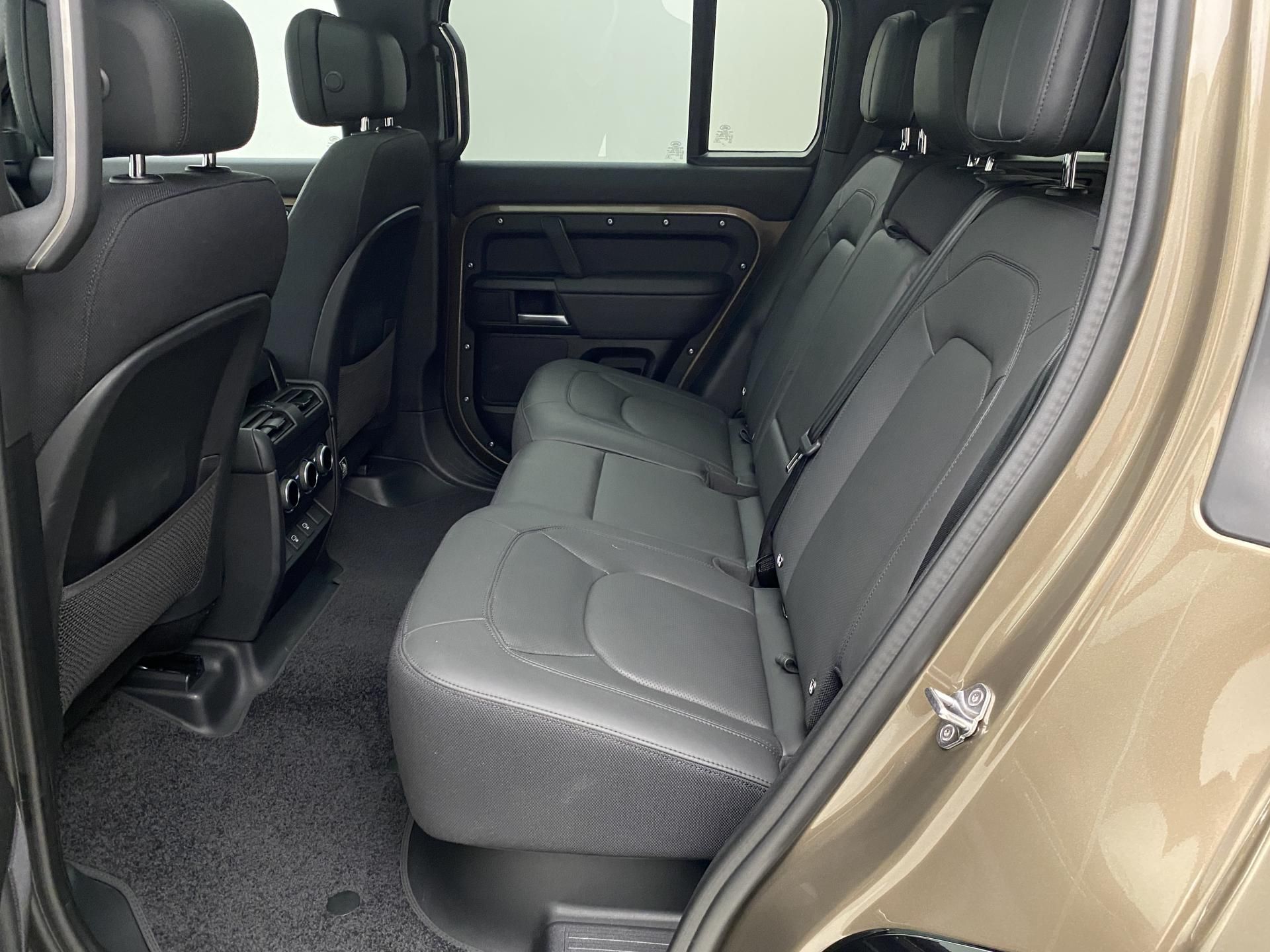 Land Rover Defender, 110 D300 X AWD AUT CZ - fotka 5