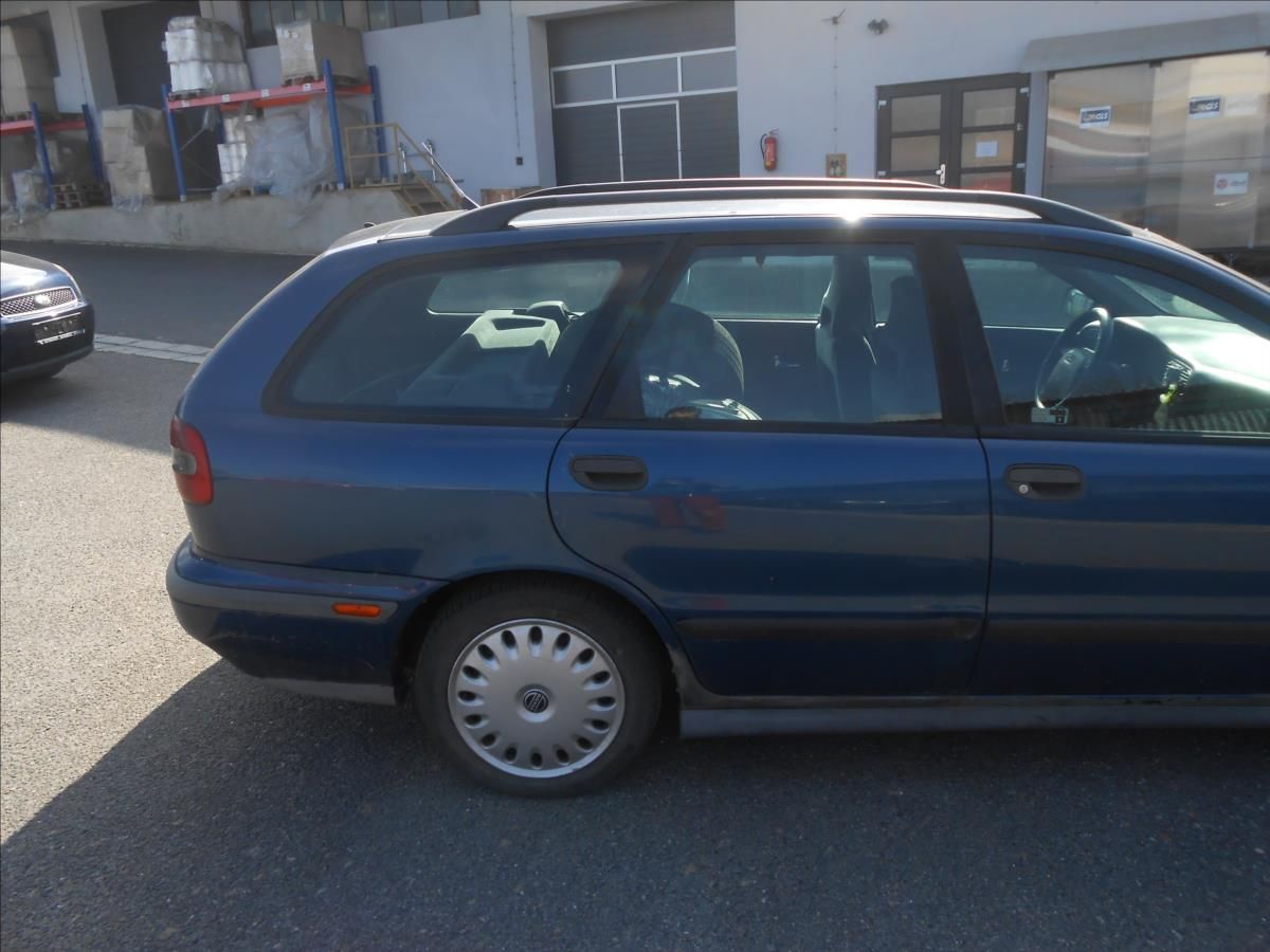 Volvo V40, 1,9 D 70Kw - fotka 5