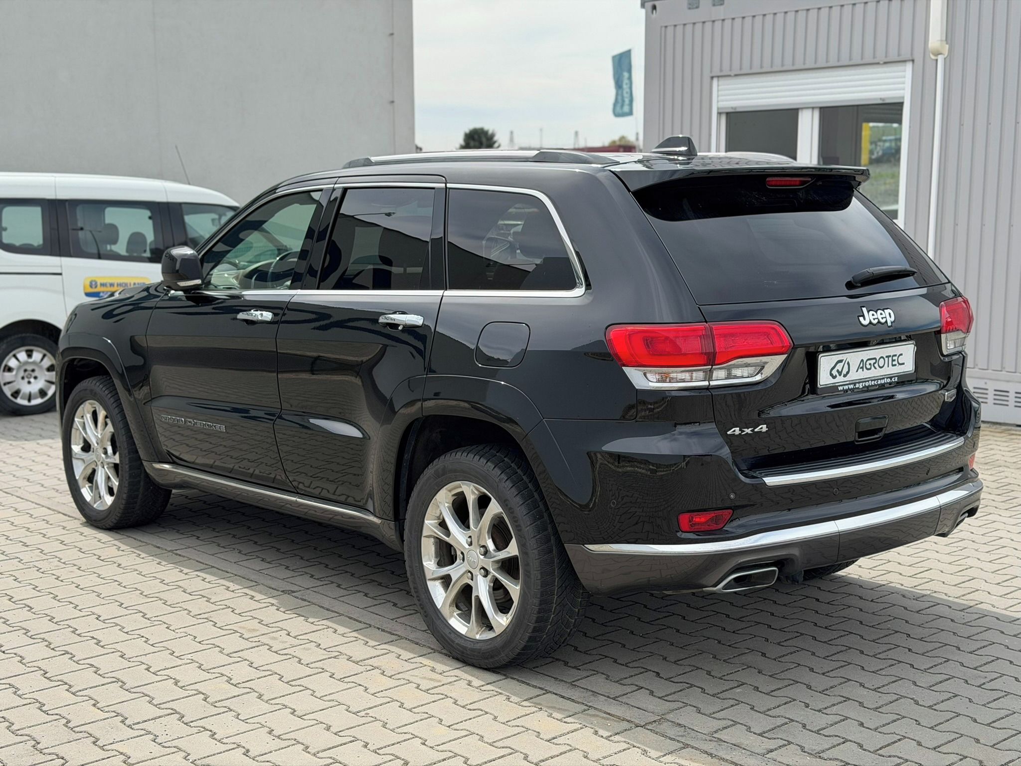 Jeep Grand Cherokee, 3.0 CRD 184 kW Summit 4x4 Auto - fotka 5