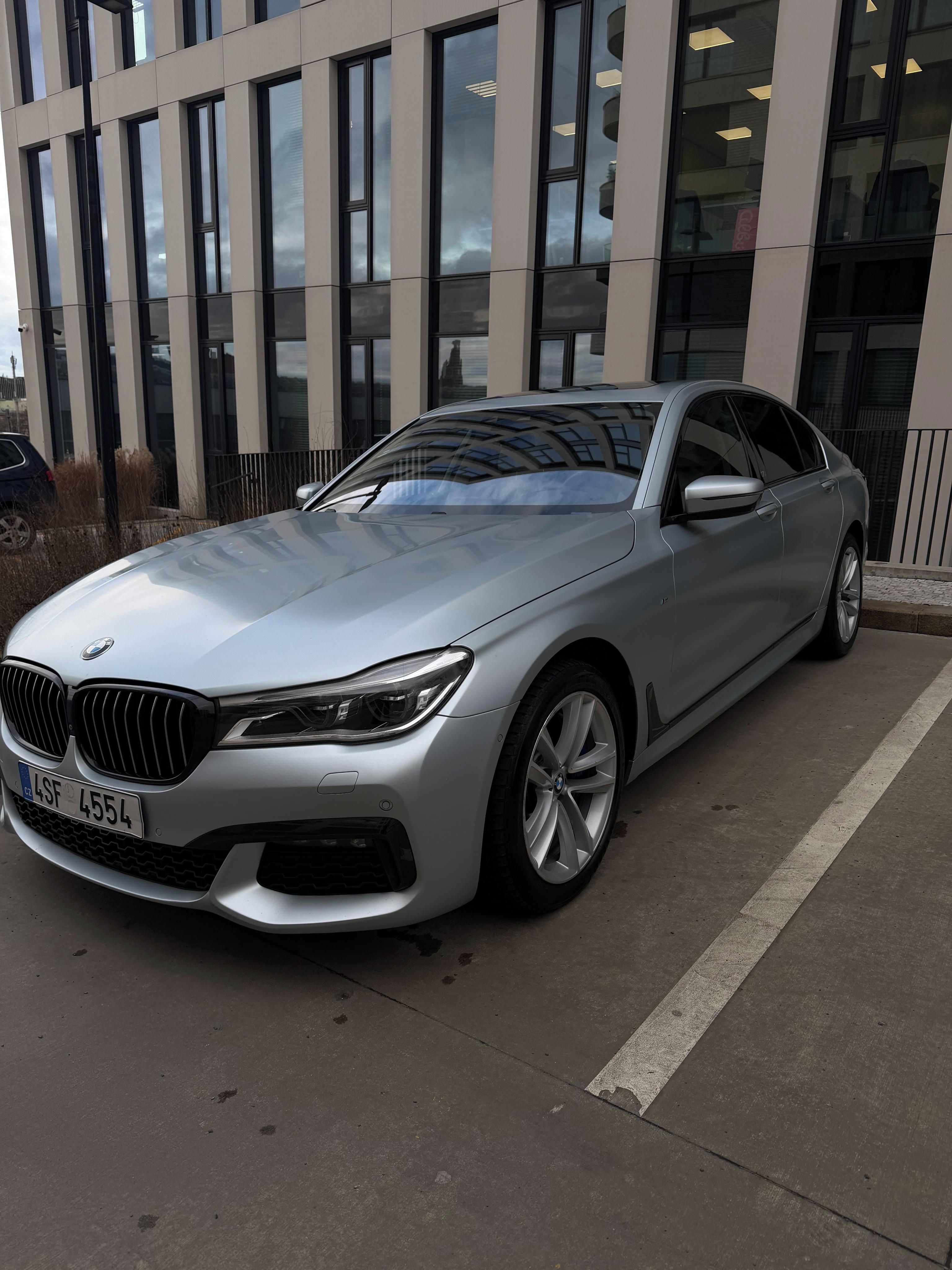 BMW Řada 7, 40d - 40thEdice -DPH- Historie - fotka 5