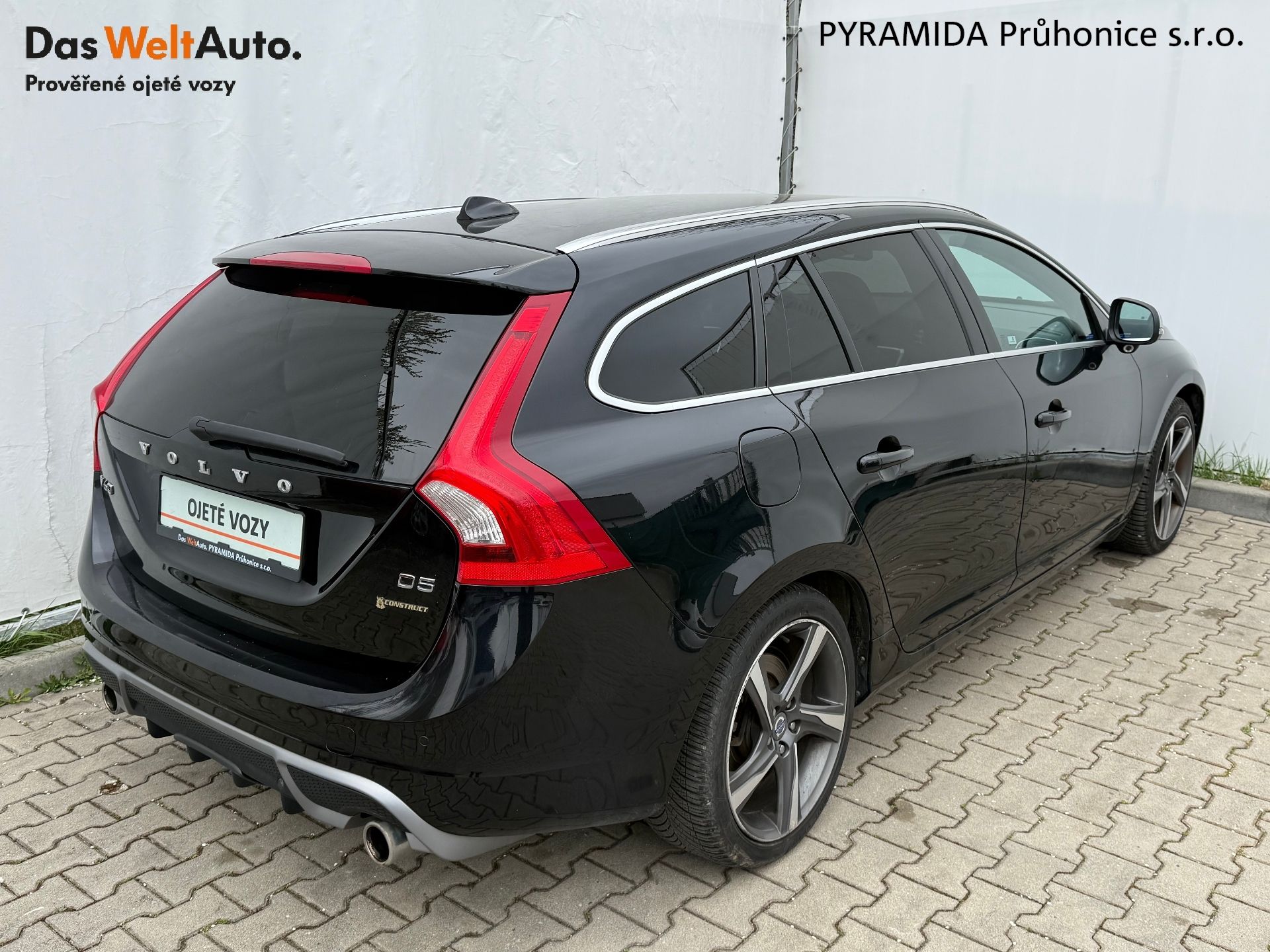 Volvo V60, 2.4 D5 158 kW R-Design AT - fotka 2