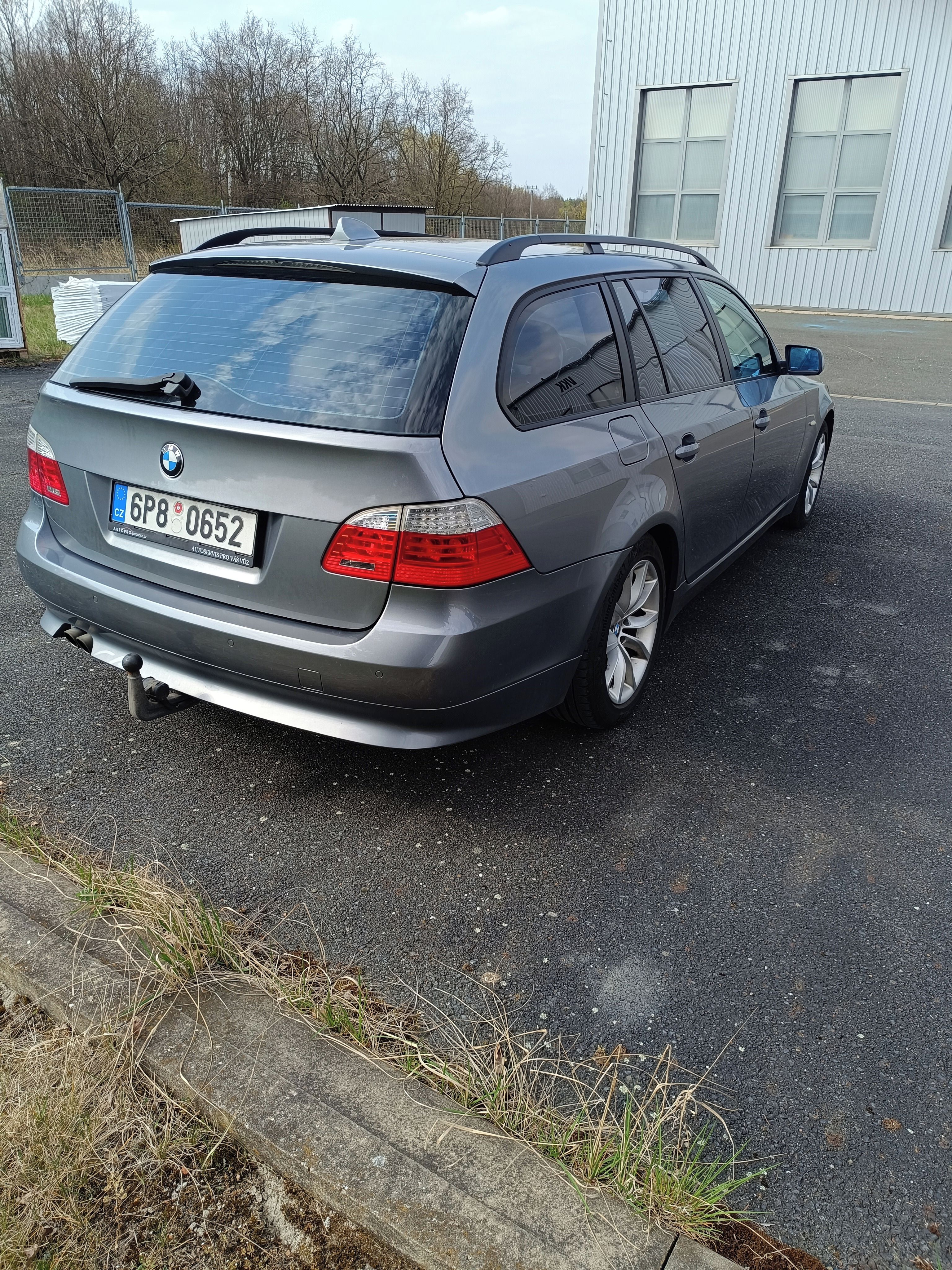 BMW Řada 5, BMW 525d Touring (E61), 145 kW - fotka 3