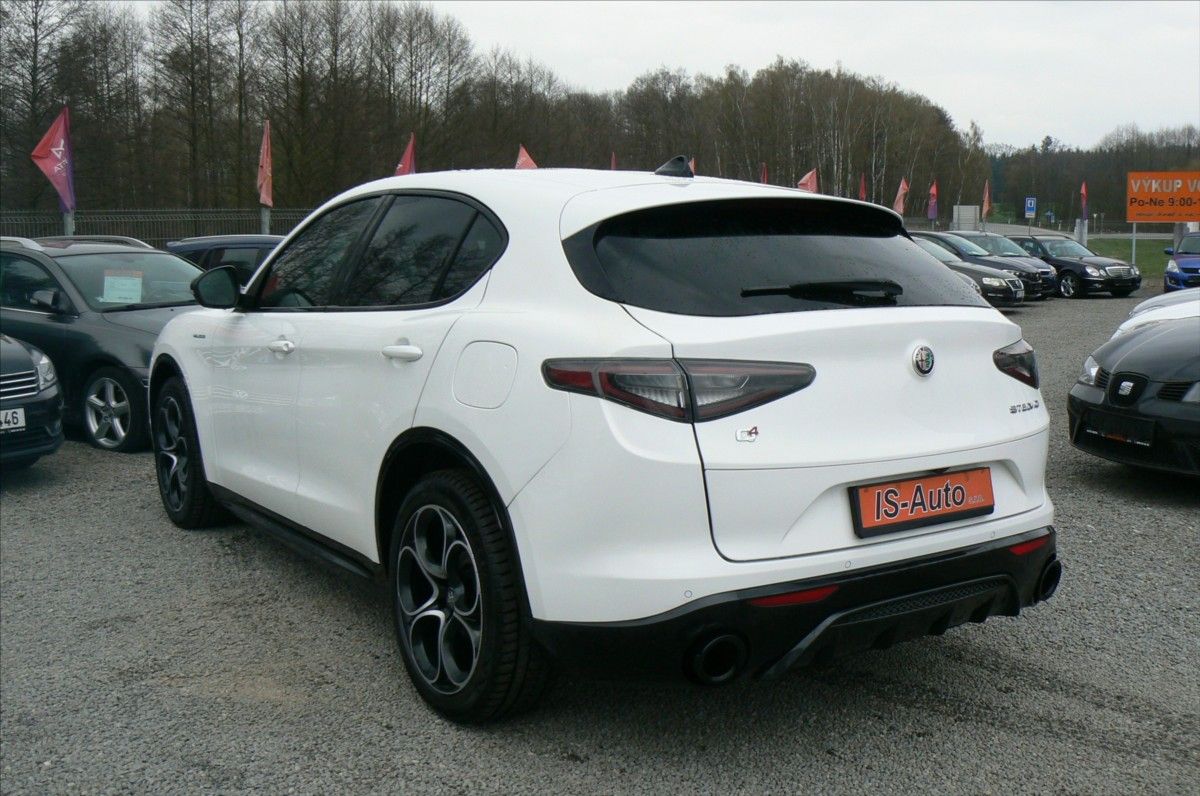 Alfa Romeo Stelvio, 2,2 VELOCE  Q4 DPH- 52571 km - fotka 5
