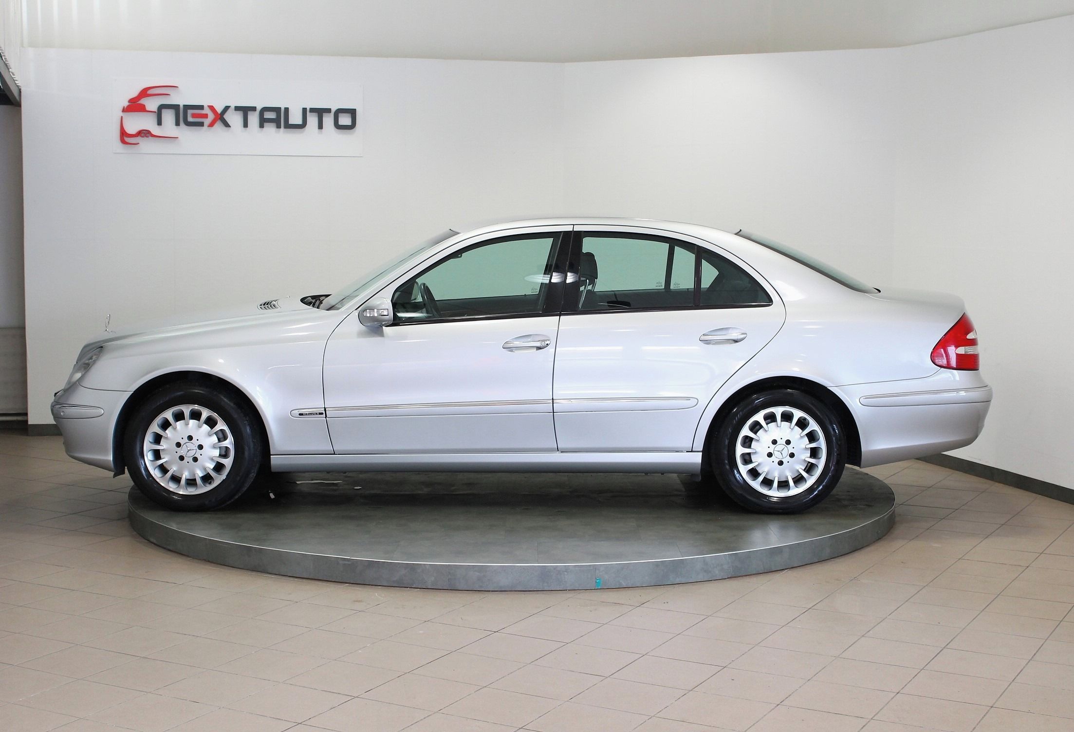 Mercedes-Benz Třídy E, 240 6V AUTOMAT ELEGANCE - fotka 2