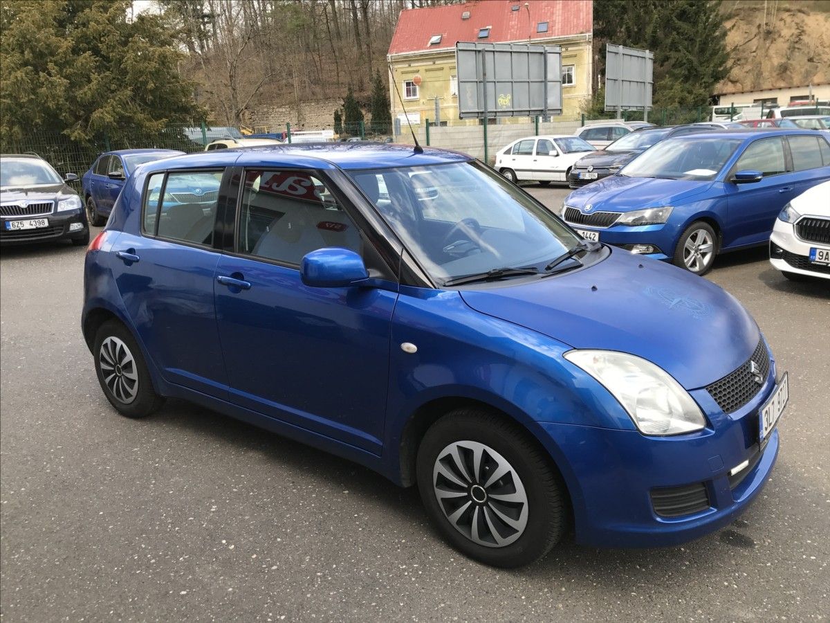 Suzuki Swift, 1,3 i 67kW 5dv. AC - fotka 3
